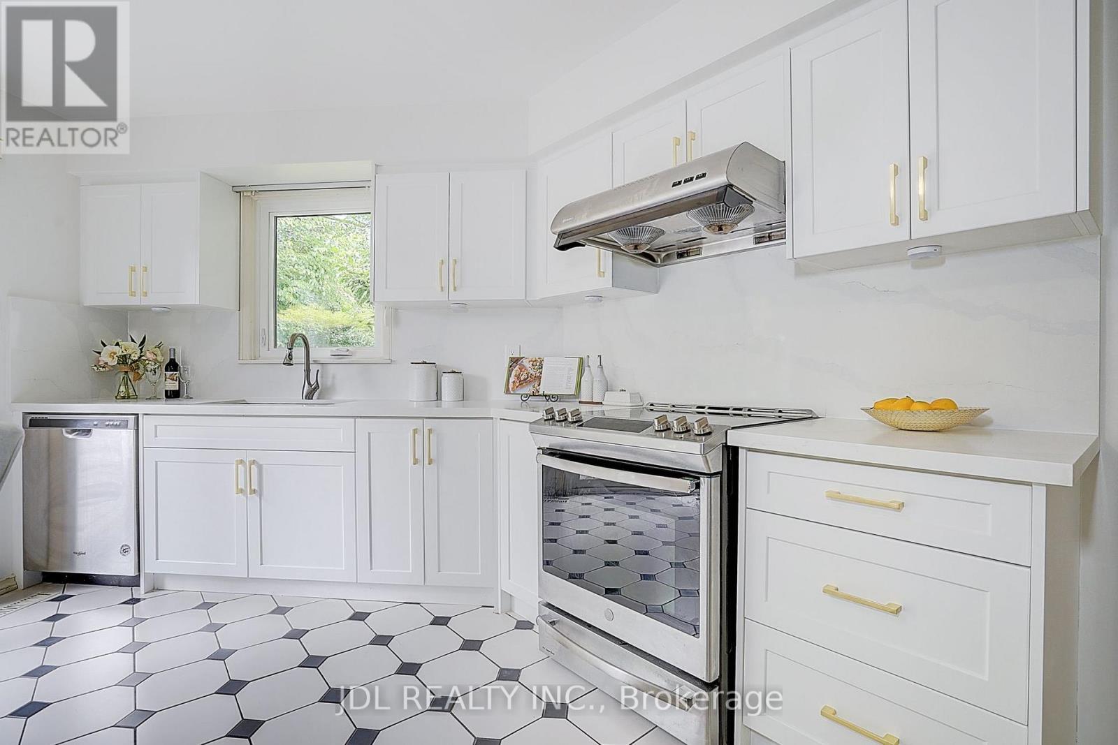 20 Mossgrove Trail, Toronto, ON - Indoor Photo Showing Kitchen