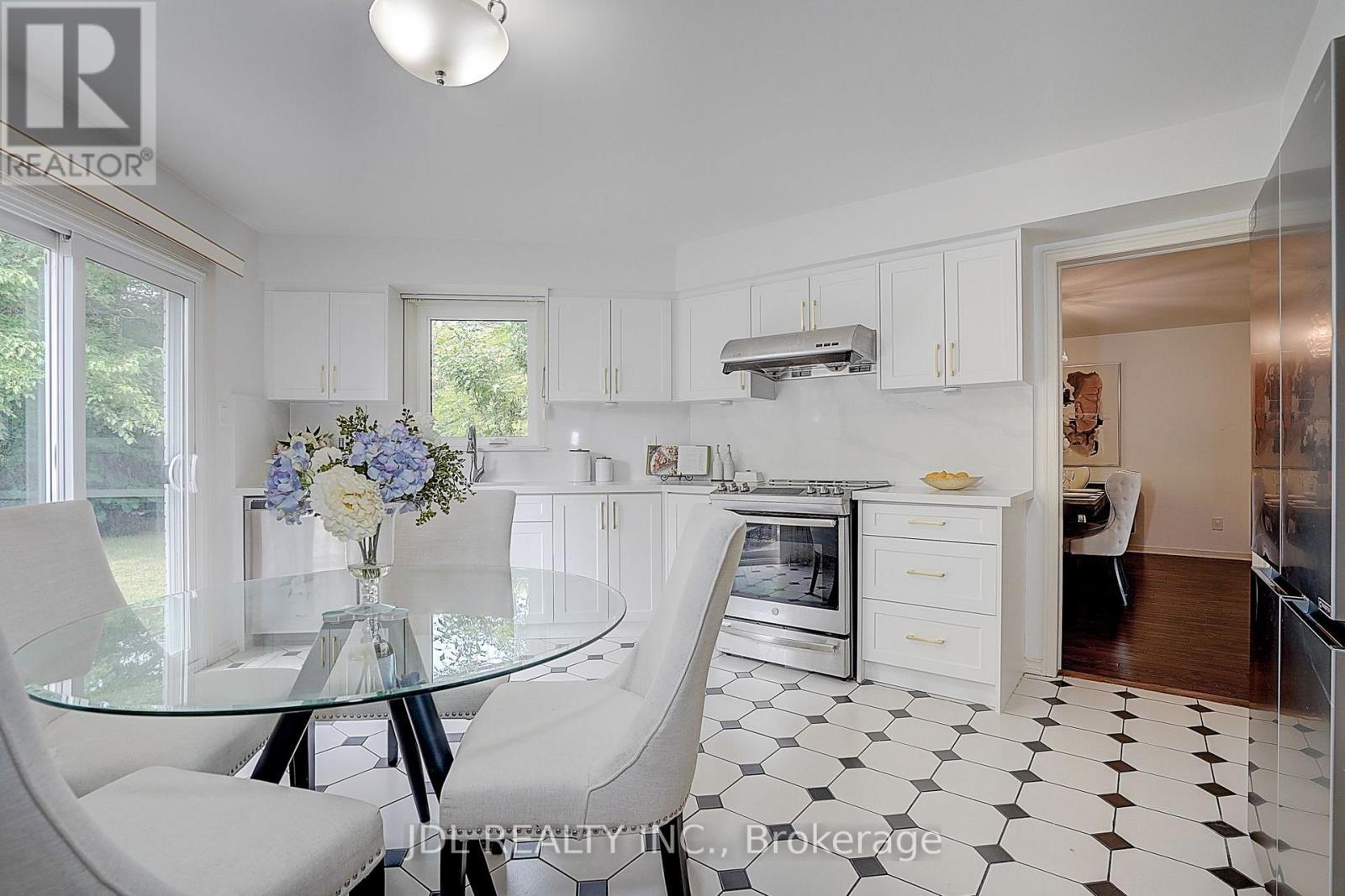 20 Mossgrove Trail, Toronto, ON - Indoor
