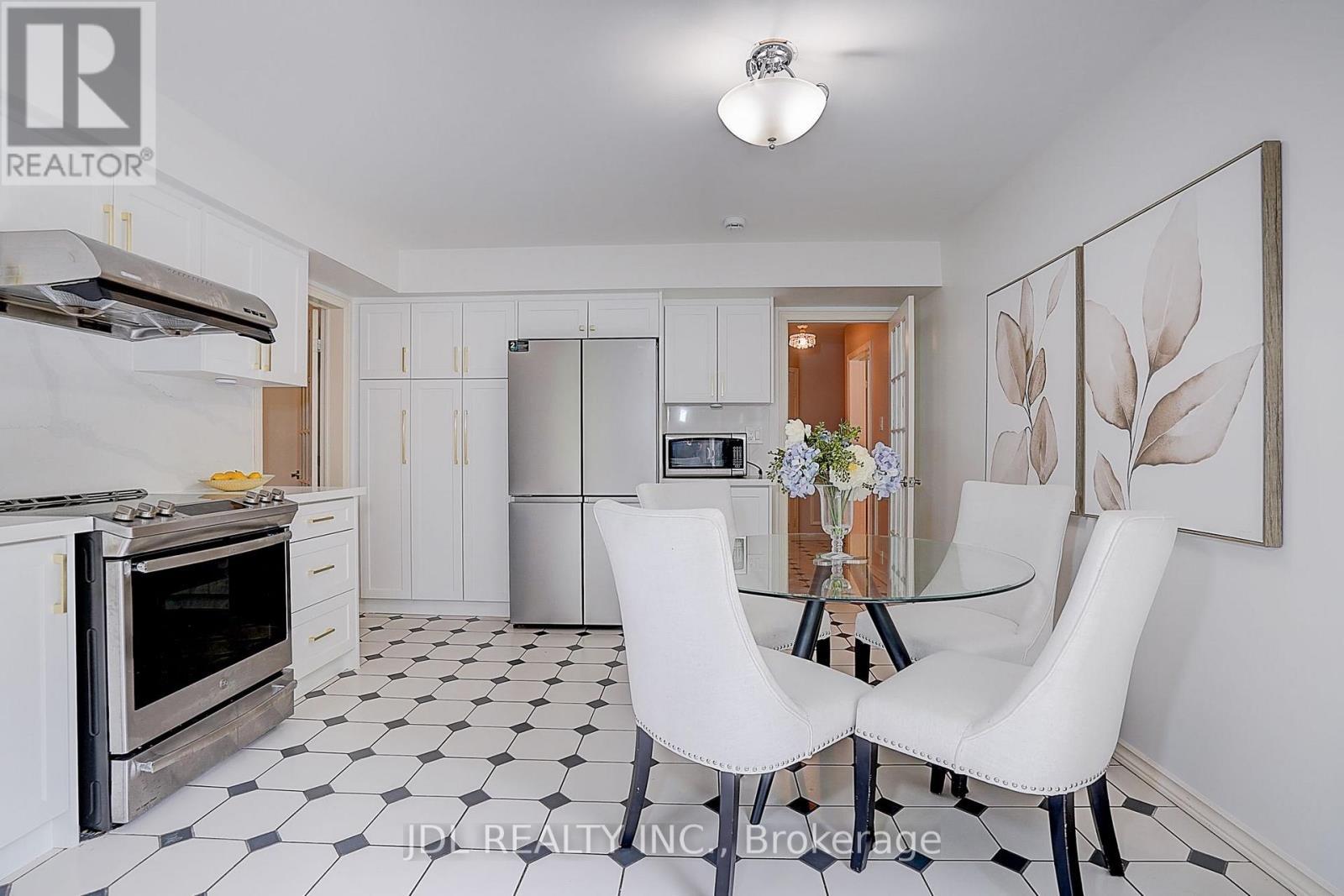 20 Mossgrove Trail, Toronto, ON - Indoor