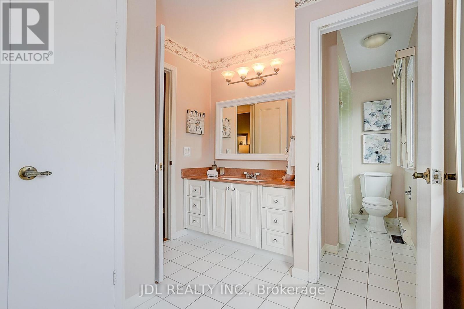 20 Mossgrove Trail, Toronto, ON - Indoor Photo Showing Bathroom