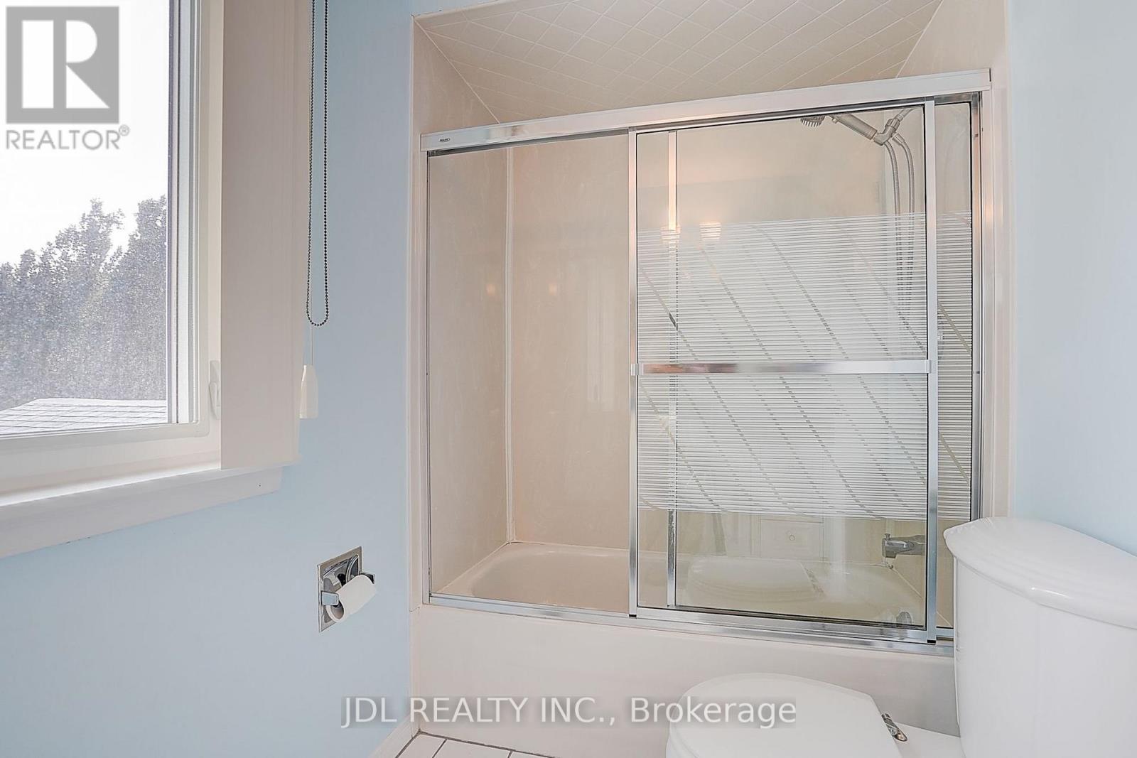 20 Mossgrove Trail, Toronto, ON - Indoor Photo Showing Bathroom