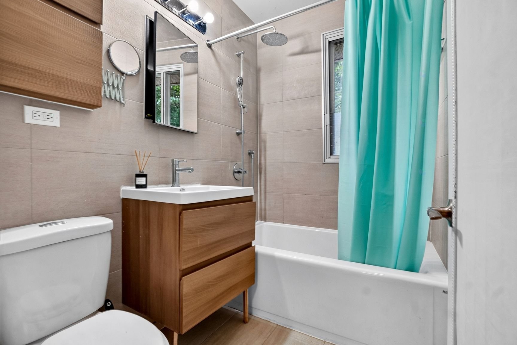 Salle de bains - 7847 Rue Ostell-Crescent, Montréal (Côte-Des-Neiges/Notre-Dame-De-Grâce), QC - Indoor Photo Showing Bathroom
