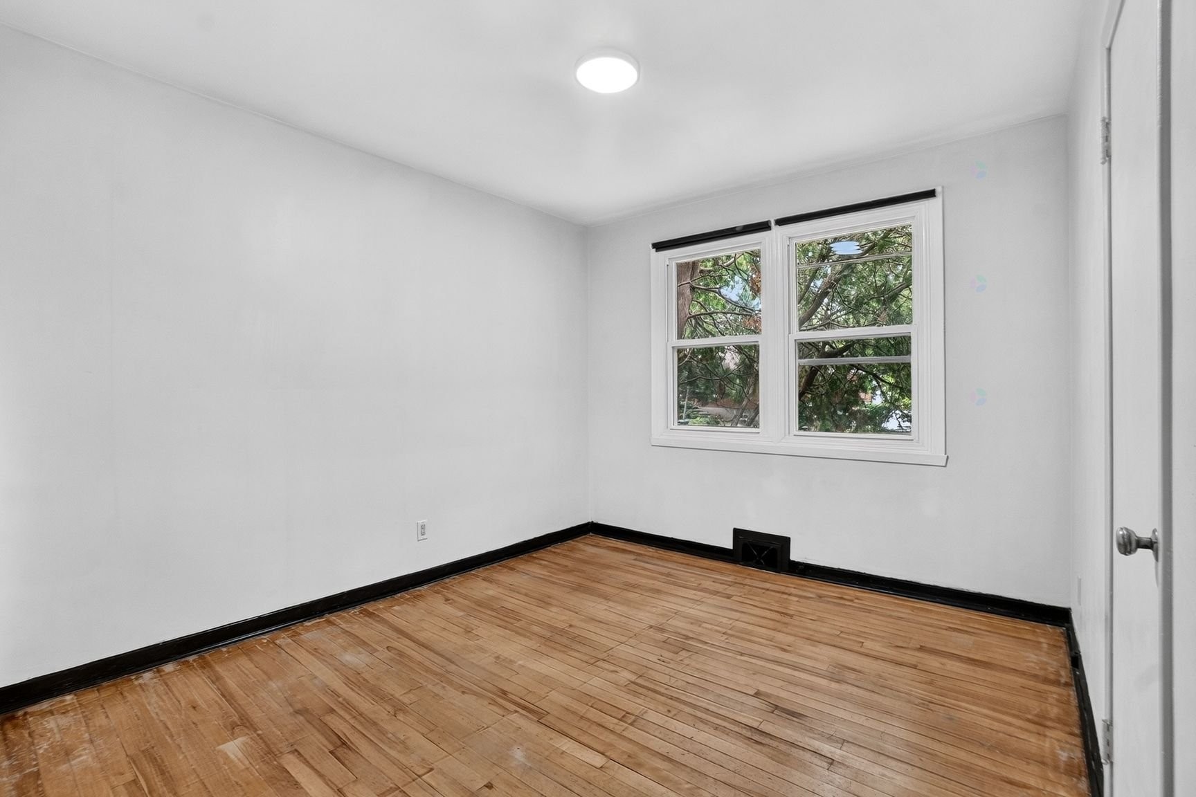 Chambre à coucher principale - 7847 Rue Ostell-Crescent, Montréal (Côte-Des-Neiges/Notre-Dame-De-Grâce), QC - Indoor Photo Showing Other Room