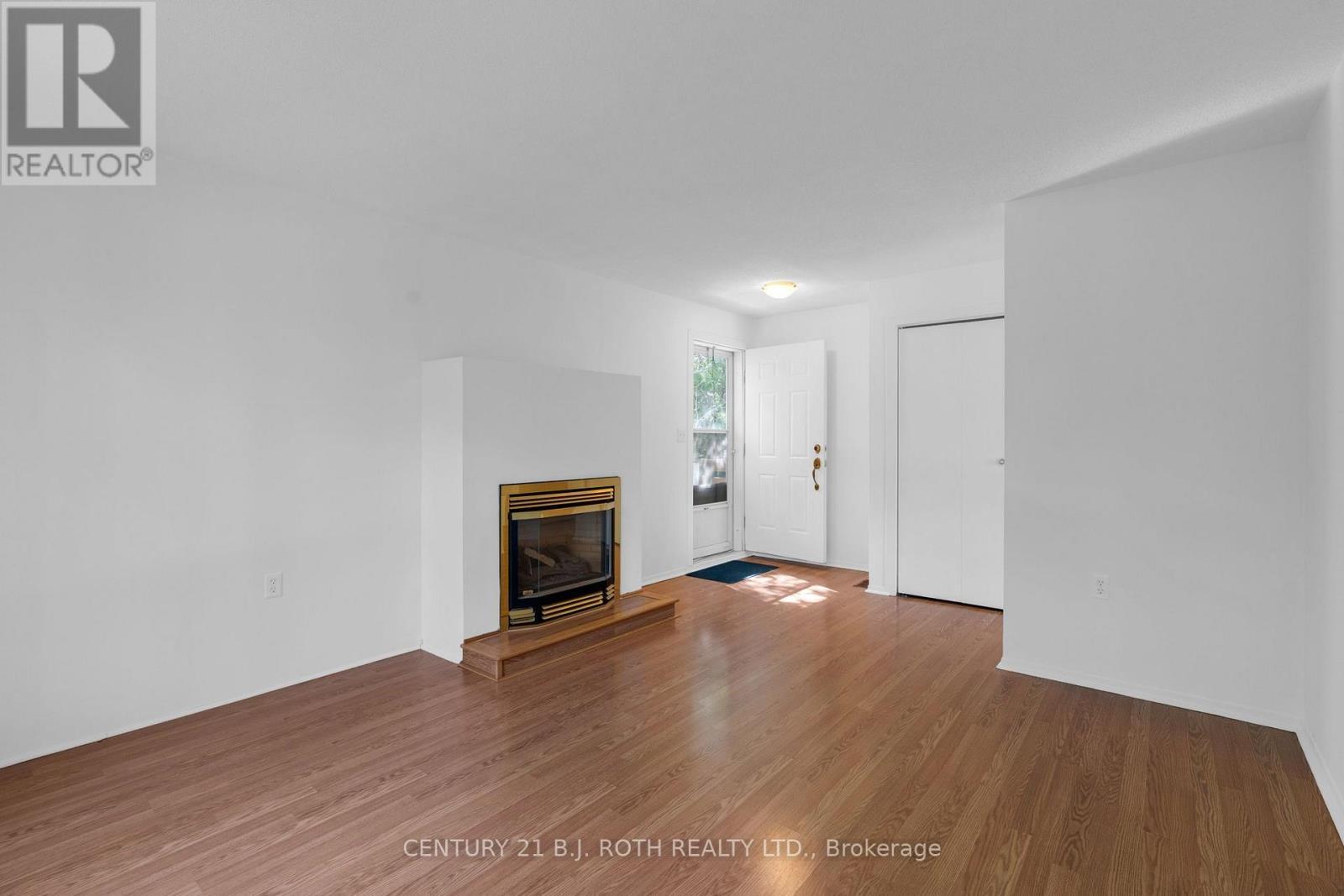 957 7Th Line, Innisfil, ON - Indoor With Fireplace