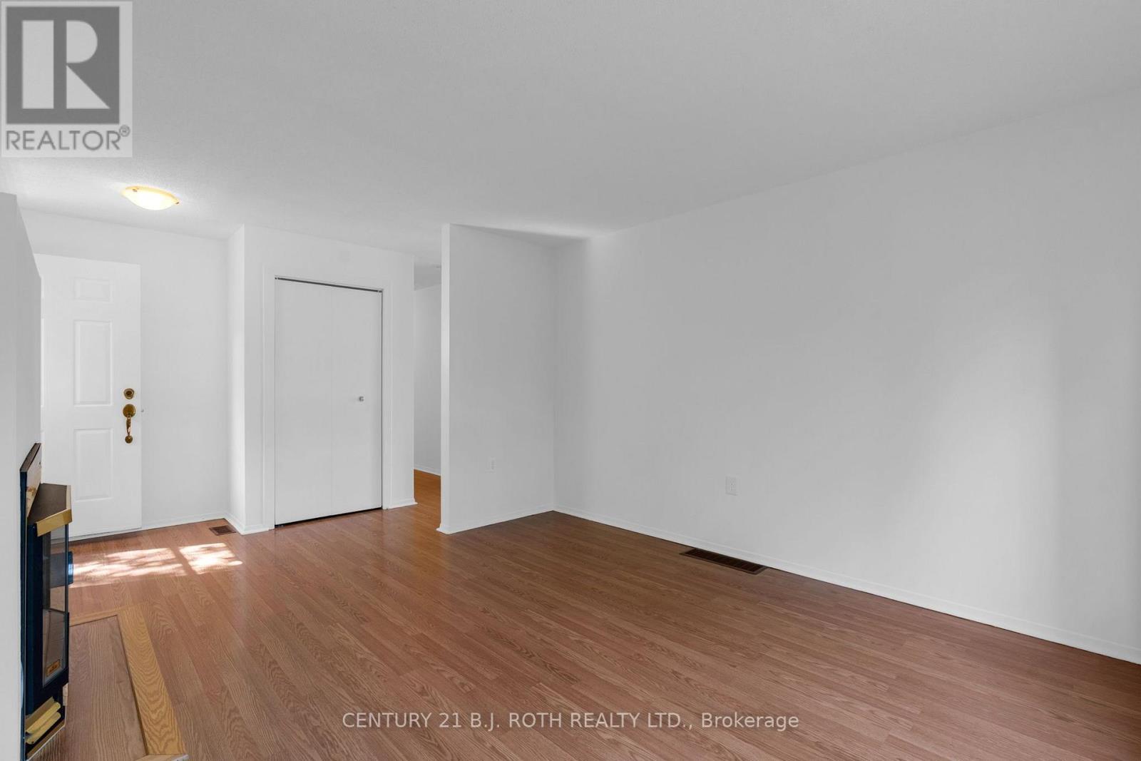 957 7Th Line, Innisfil, ON - Indoor Photo Showing Other Room