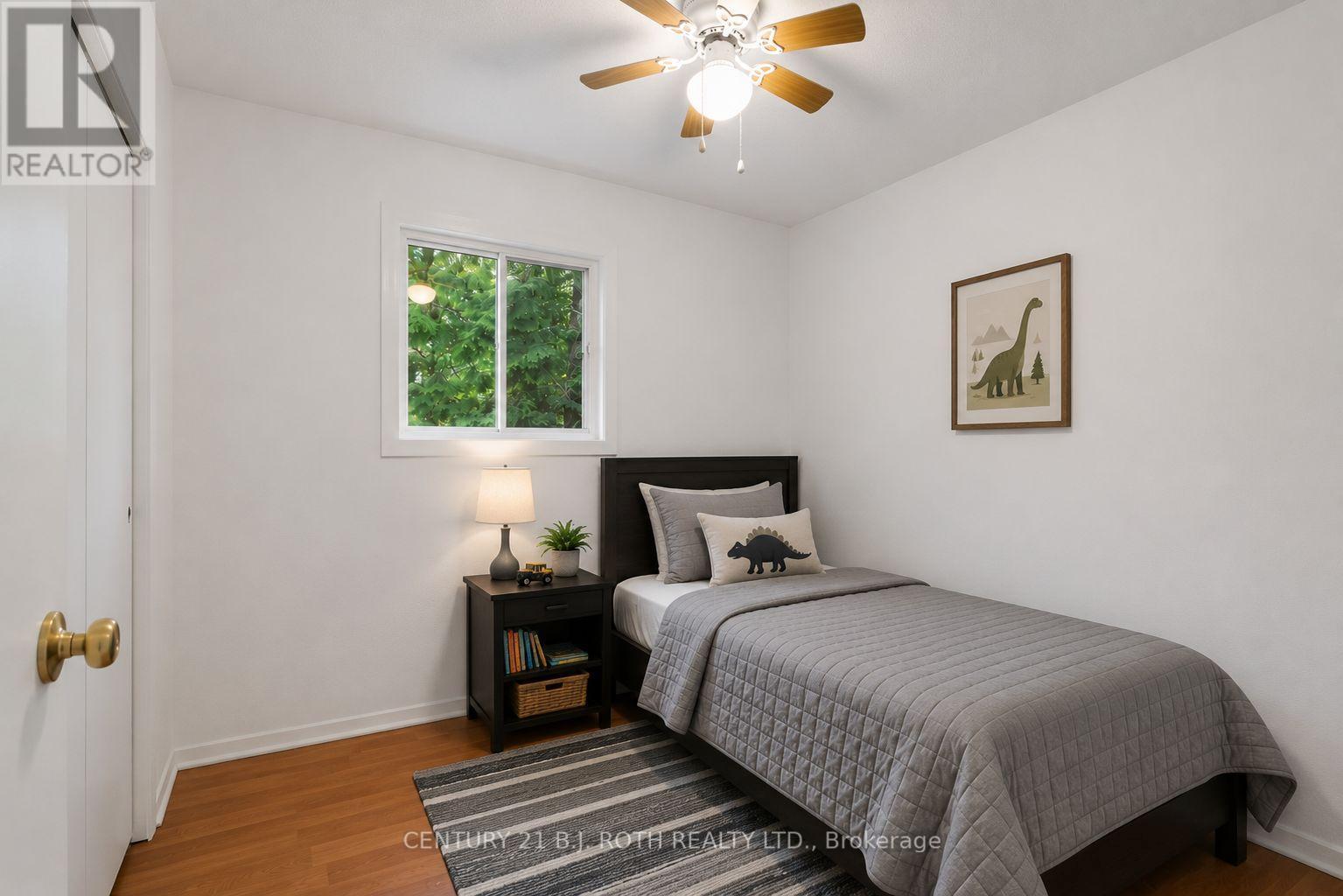 957 7Th Line, Innisfil, ON - Indoor Photo Showing Bedroom