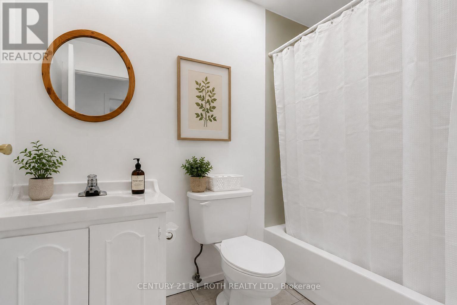 957 7Th Line, Innisfil, ON - Indoor Photo Showing Bathroom