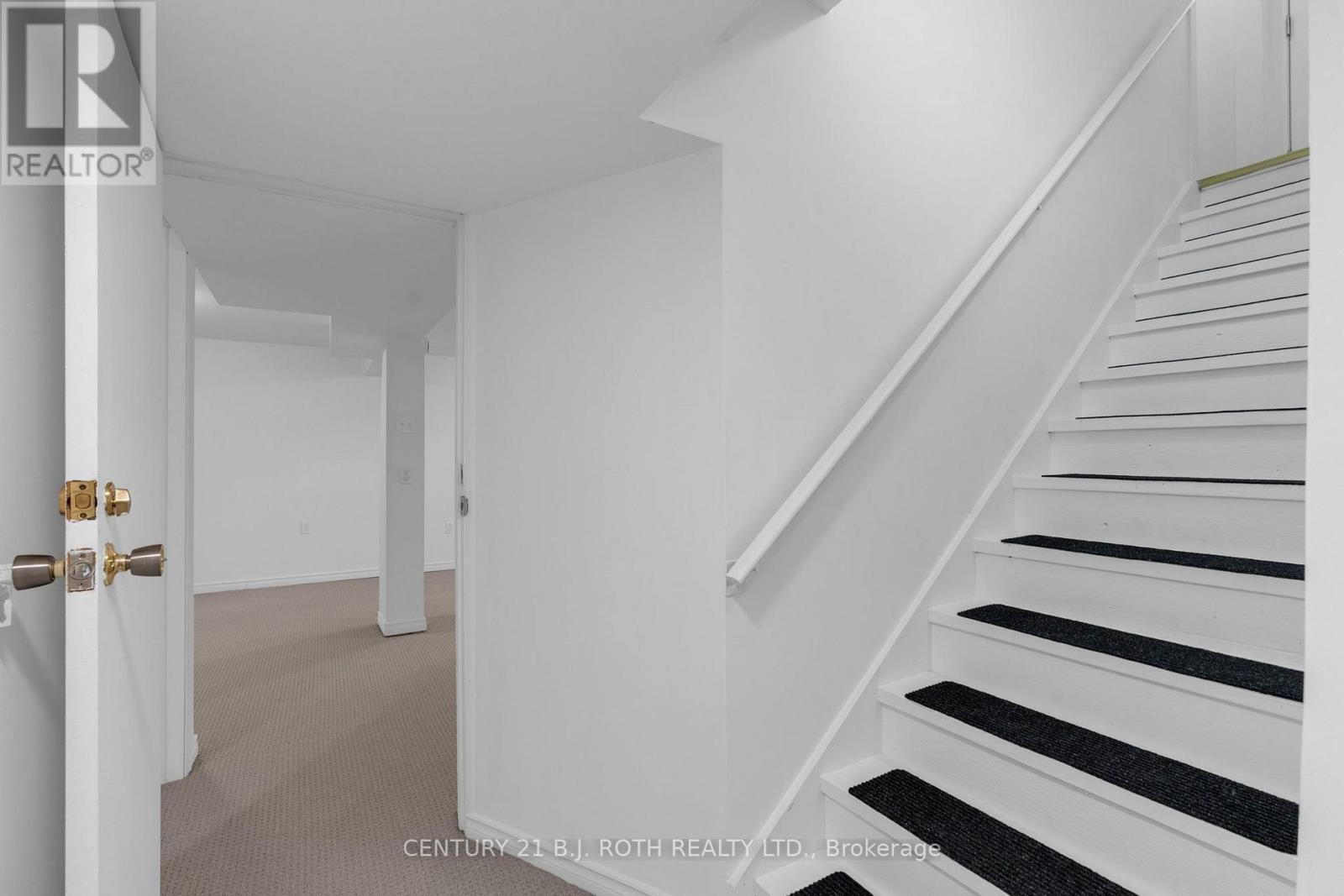 957 7Th Line, Innisfil, ON - Indoor Photo Showing Other Room