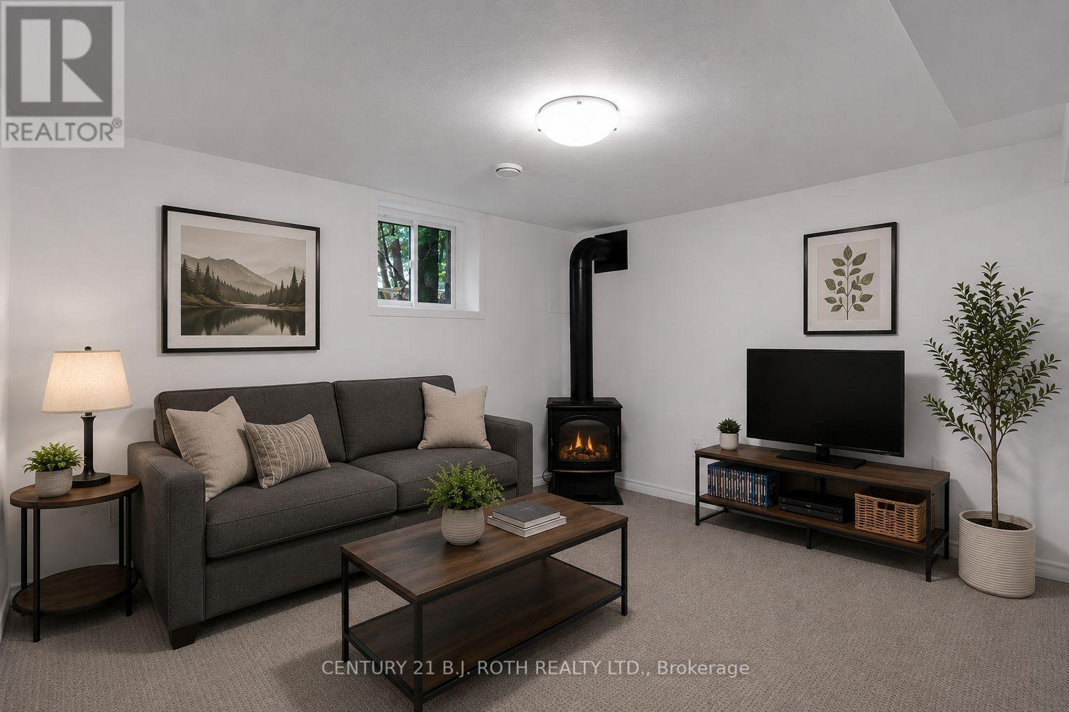 957 7Th Line, Innisfil, ON - Indoor Photo Showing Living Room