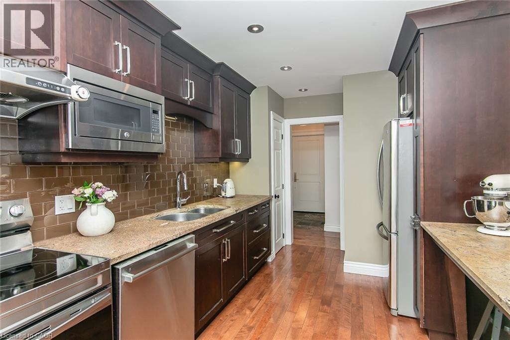 210 Dawson Street, Waterloo, ON - Indoor Photo Showing Kitchen With Double Sink With Upgraded Kitchen