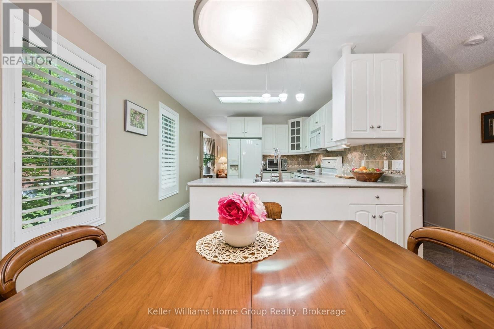 9 Magnolia Lane, Guelph (Village By The Arboretum), ON - Indoor Photo Showing Dining Room