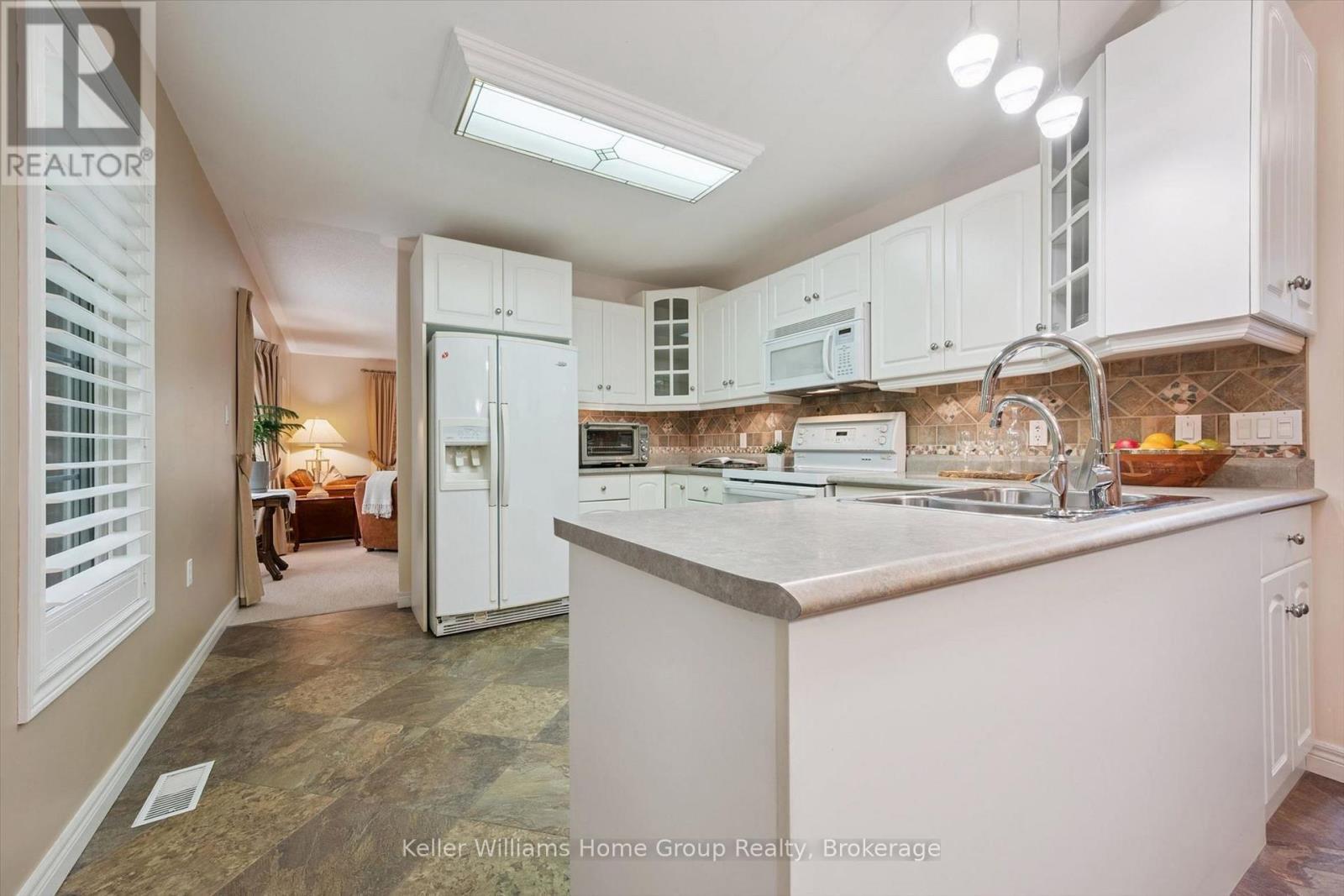 9 Magnolia Lane, Guelph (Village By The Arboretum), ON - Indoor Photo Showing Kitchen With Double Sink