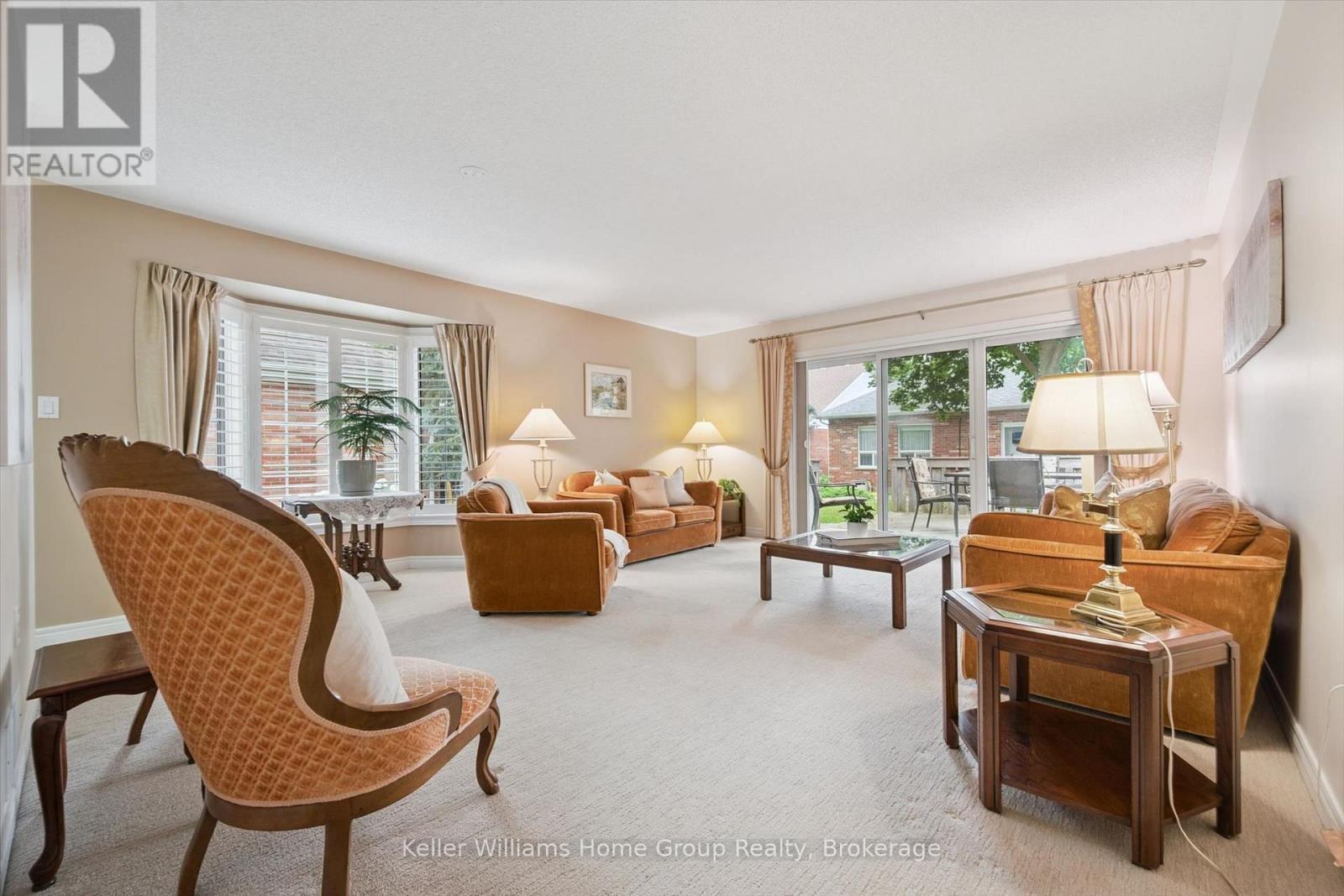 9 Magnolia Lane, Guelph (Village By The Arboretum), ON - Indoor Photo Showing Living Room
