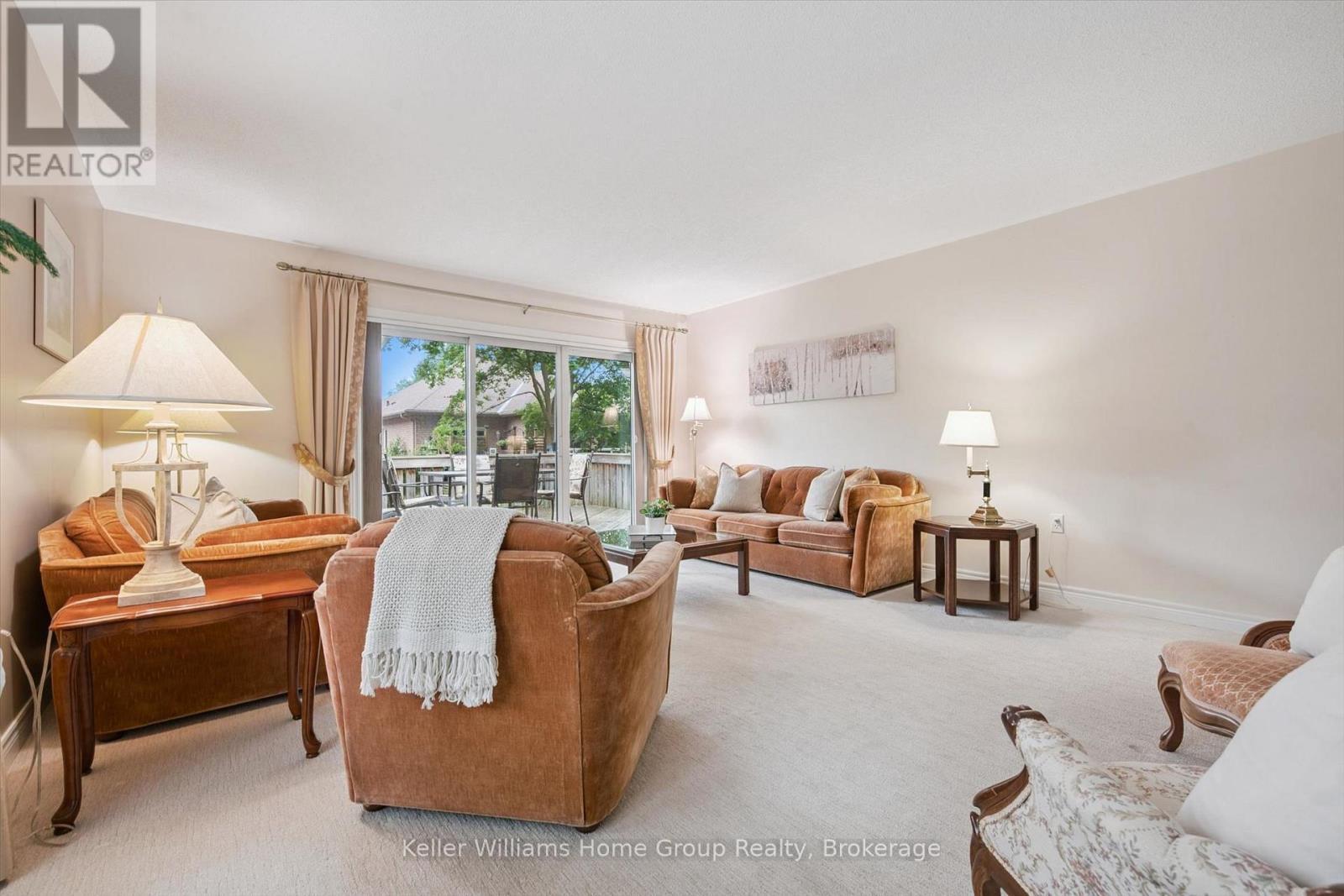 9 Magnolia Lane, Guelph (Village By The Arboretum), ON - Indoor Photo Showing Living Room