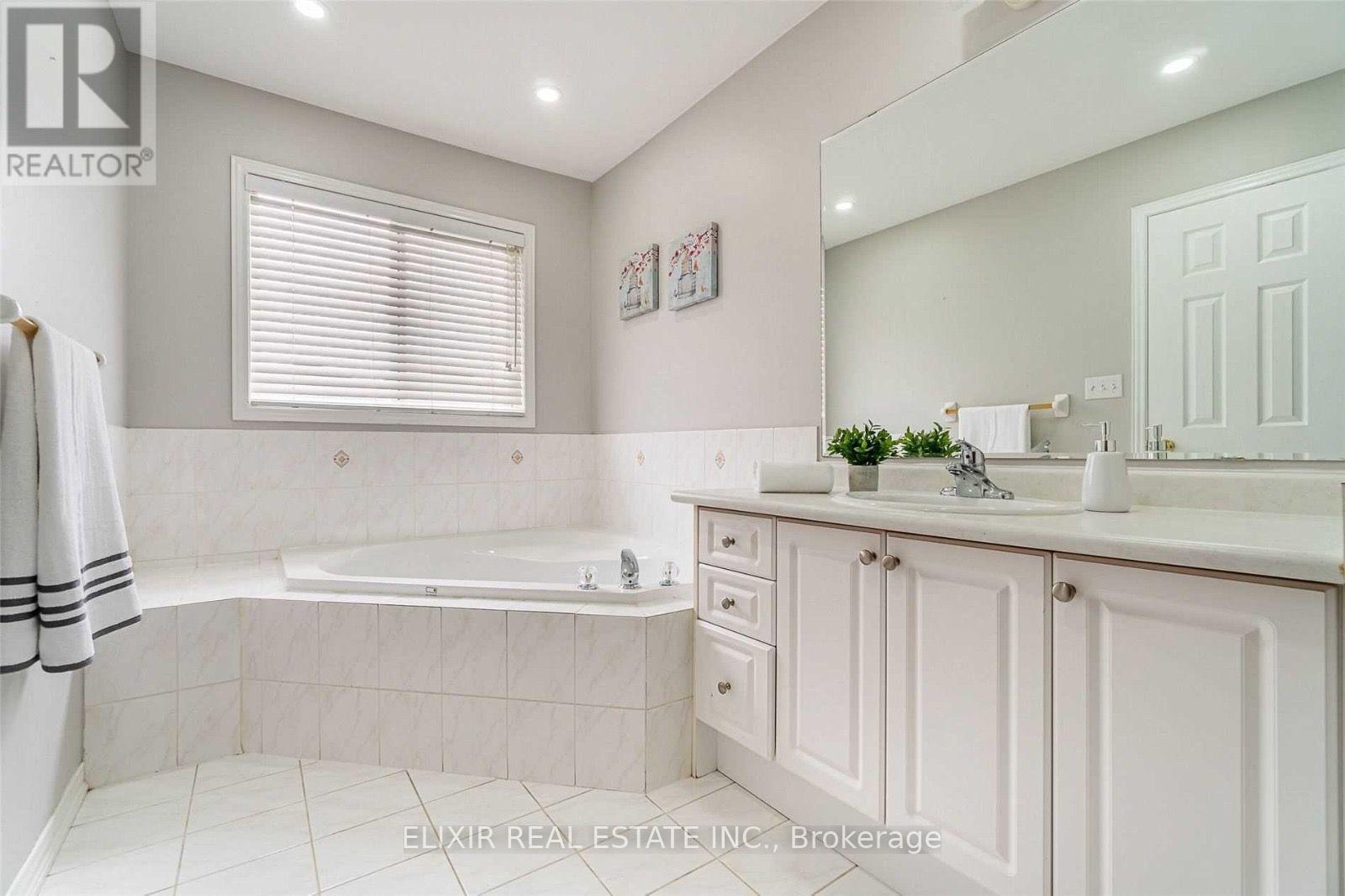 Upper Level - 29 Timbertop Crescent, Brampton, ON - Indoor Photo Showing Bathroom