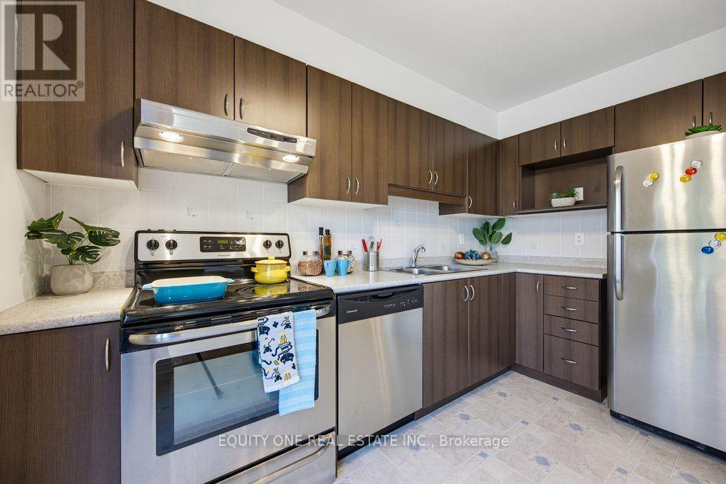 318 Amici Terrace, Ottawa, ON - Indoor Photo Showing Kitchen With Stainless Steel Kitchen With Double Sink