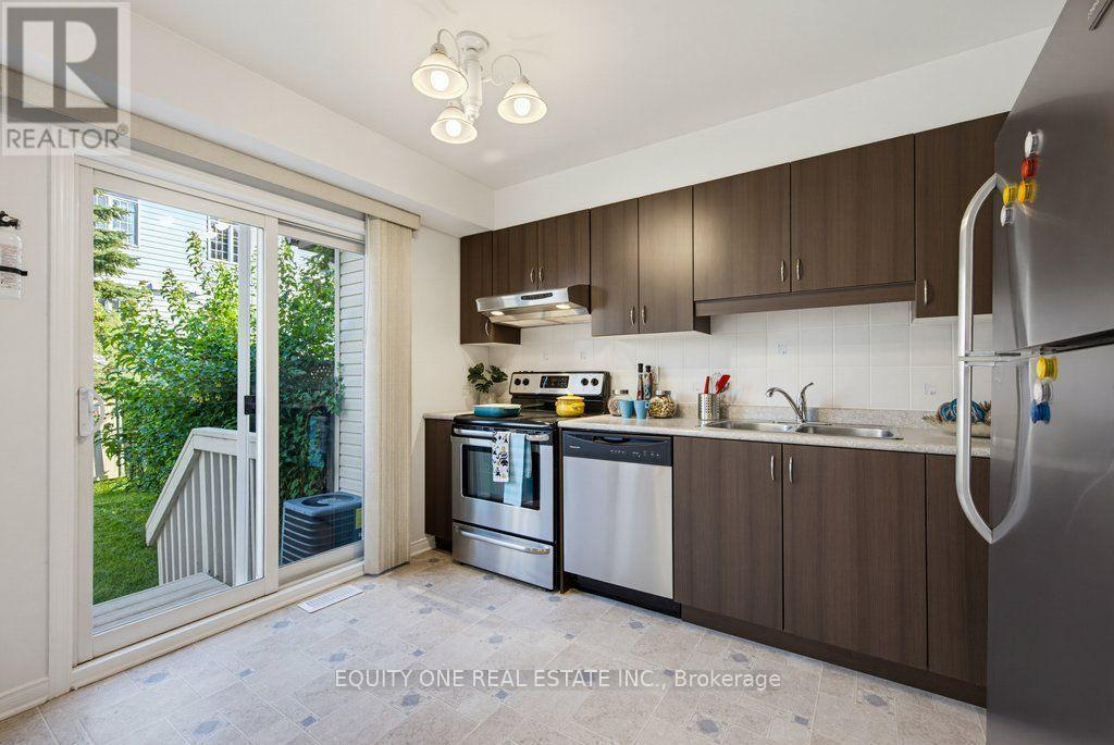 318 Amici Terrace, Ottawa, ON - Indoor Photo Showing Kitchen With Stainless Steel Kitchen With Double Sink