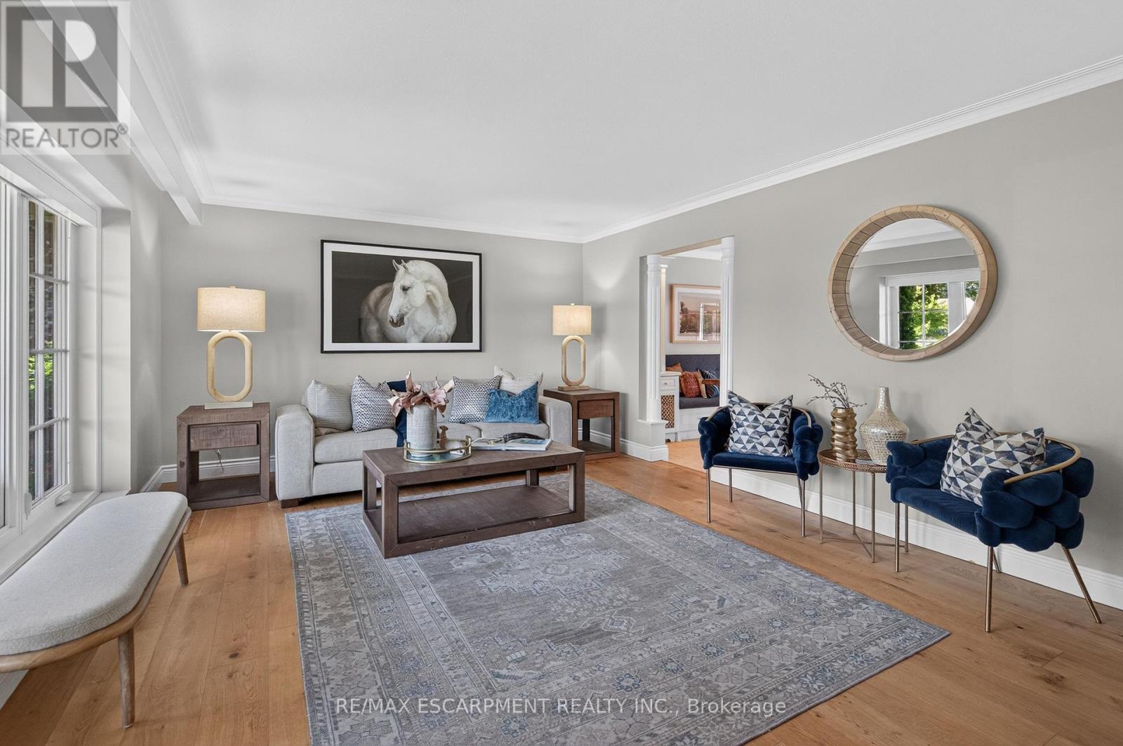 Soo much sunlight - 4461 Tremineer Avenue, Burlington, ON - Indoor Photo Showing Living Room