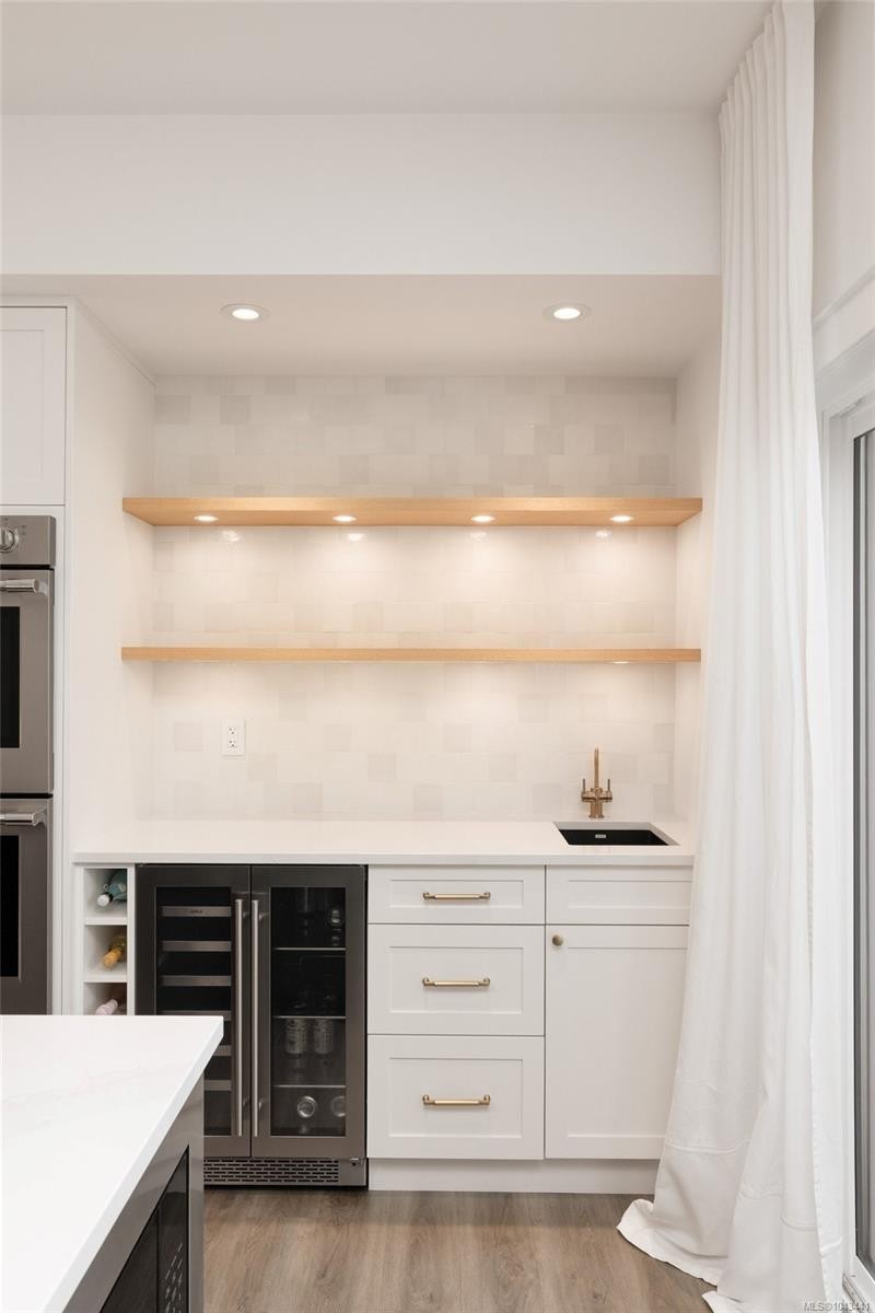#4-4583 Wilkinson Rd, Saanich, BC