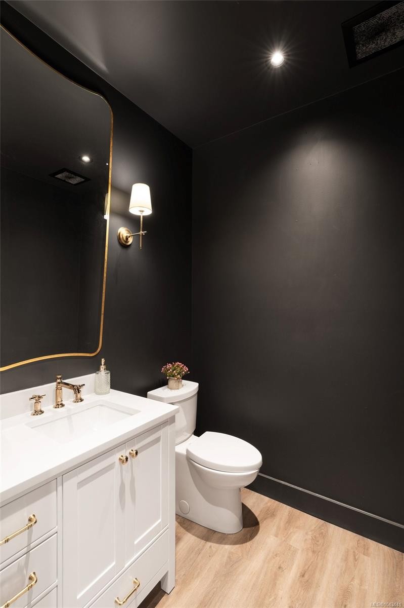 #4-4583 Wilkinson Rd, Saanich, BC