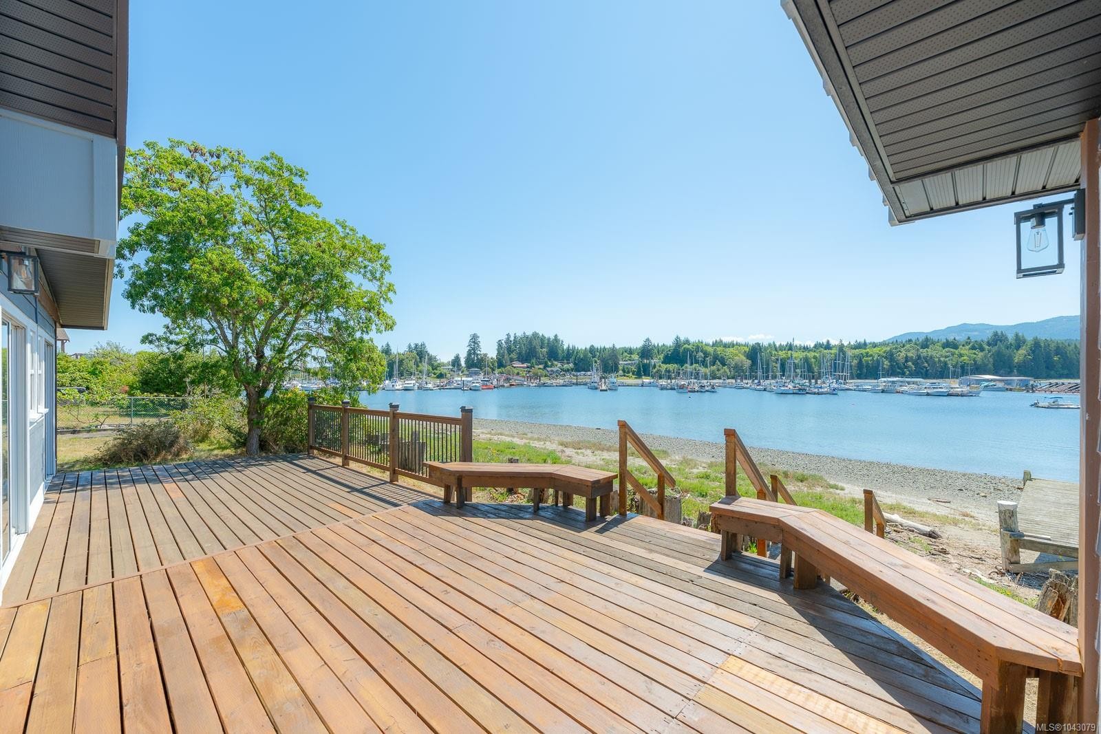 5492 Deep Bay Dr, Bowser, BC