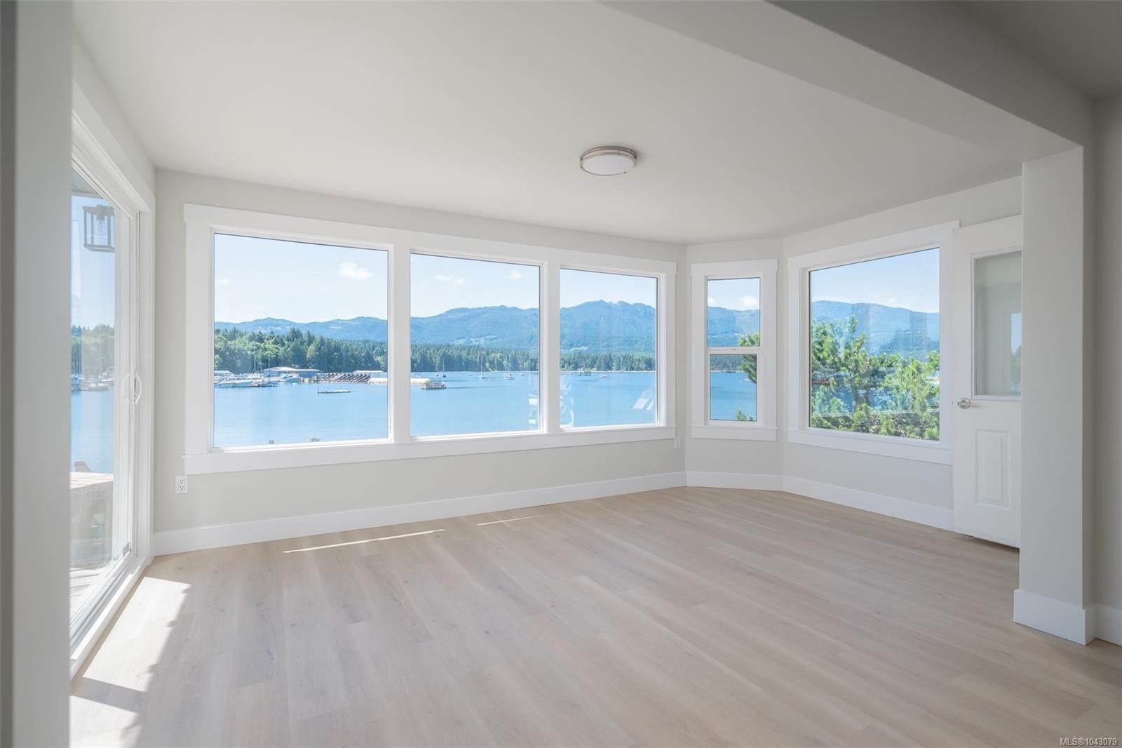 5492 Deep Bay Dr, Bowser, BC