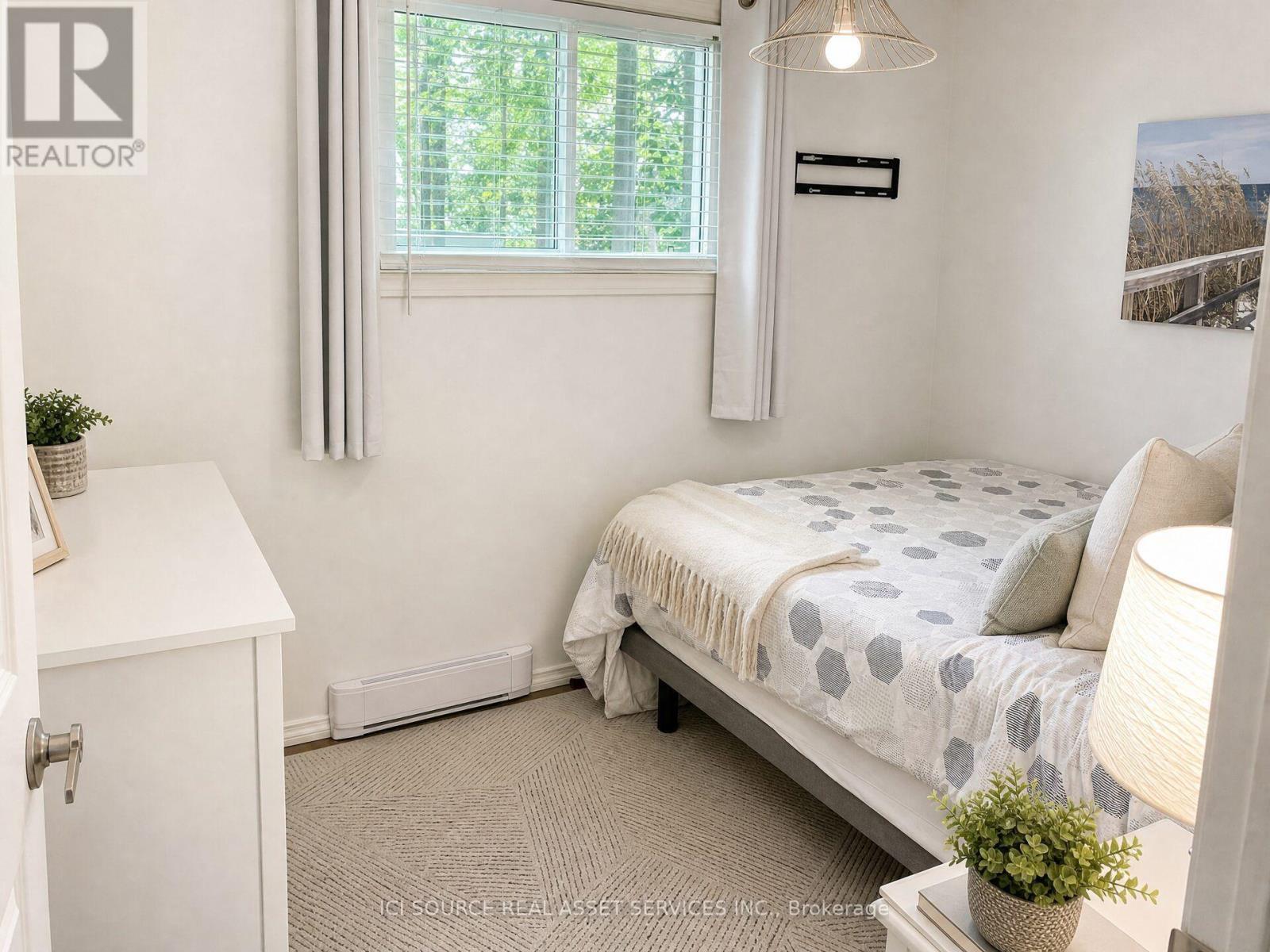 110 Wolfe Trail, Tiny, ON - Indoor Photo Showing Bedroom