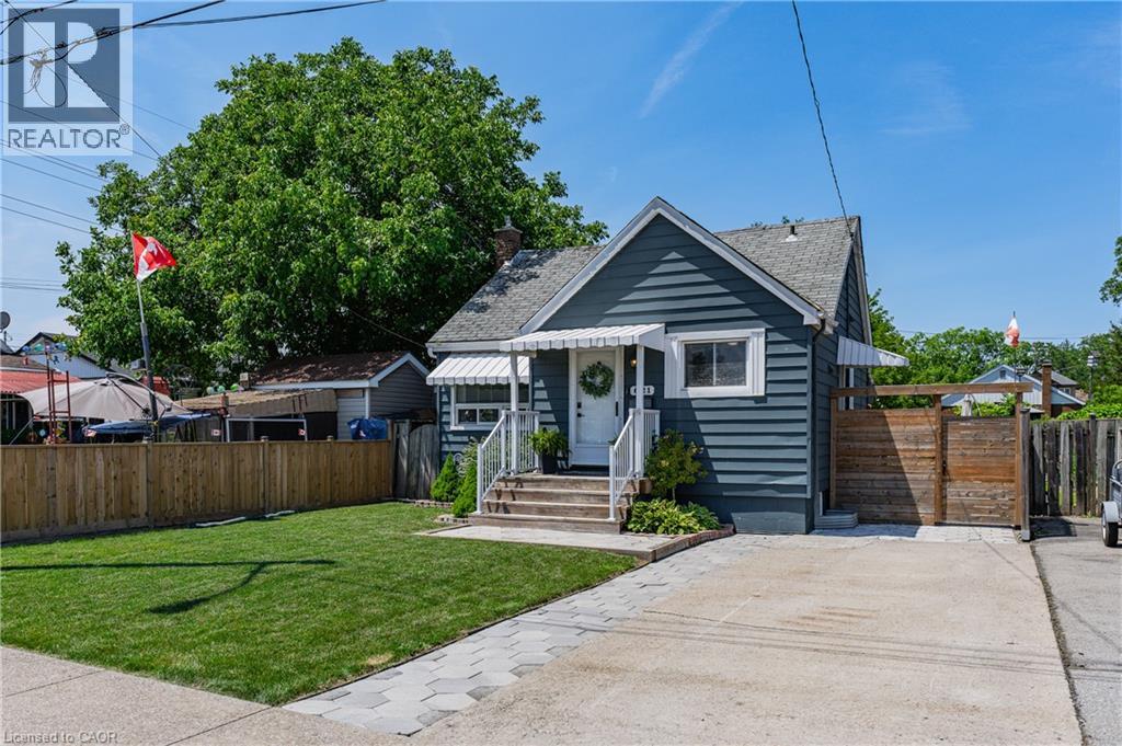 Blue siding exterior with a pitched roof - 621 Tate Avenue, Hamilton, ON - Outdoor