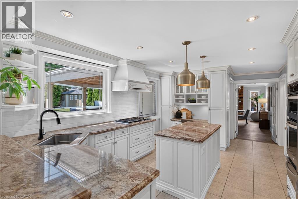 Let's get cookin' - 4461 Tremineer Avenue, Burlington, ON - Indoor Photo Showing Kitchen With Double Sink With Upgraded Kitchen