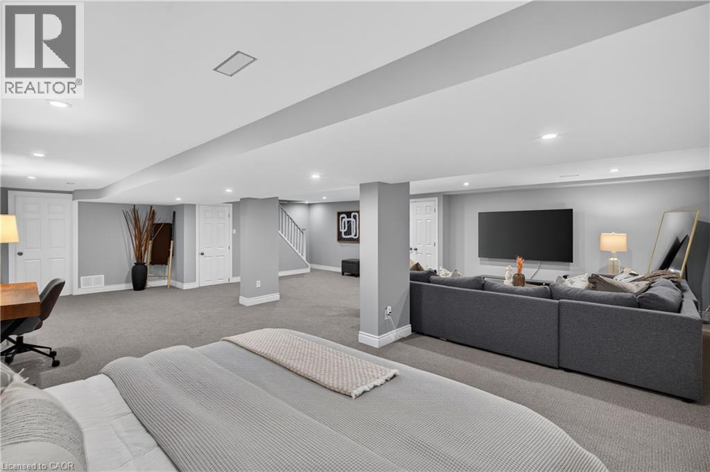 So many options - 4461 Tremineer Avenue, Burlington, ON - Indoor