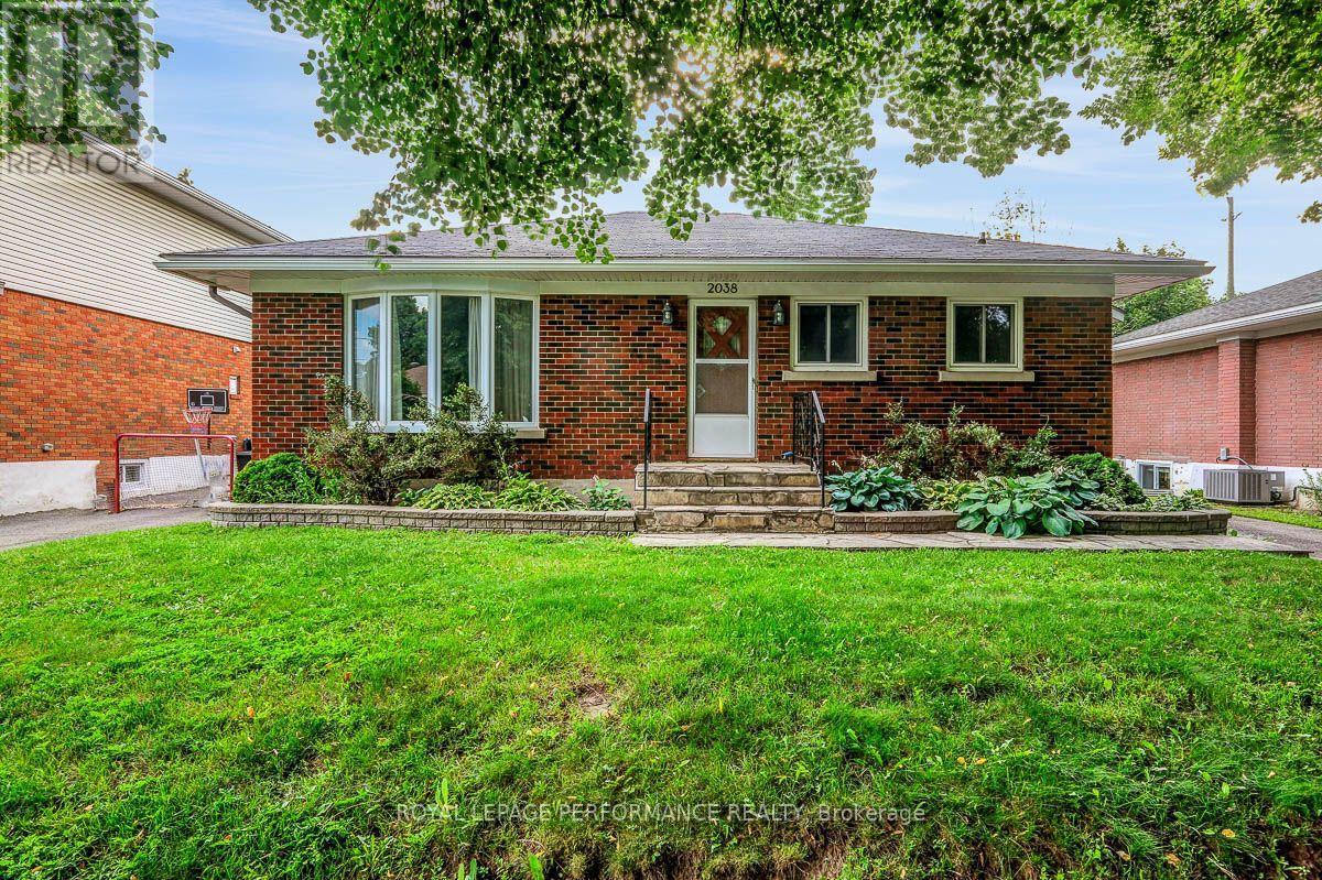 2038 Arch Street, Ottawa, ON - Outdoor
