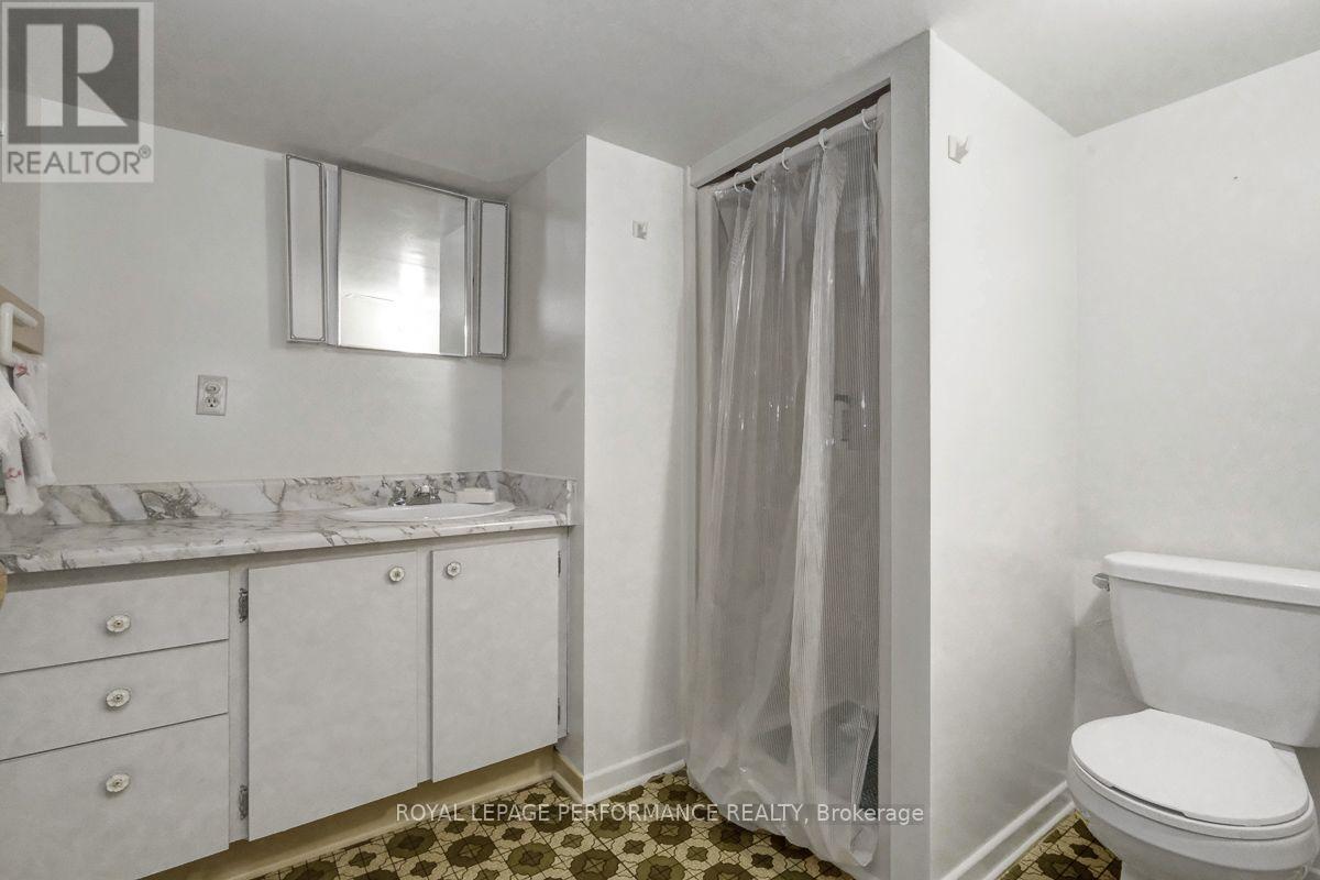 2038 Arch Street, Ottawa, ON - Indoor Photo Showing Bathroom