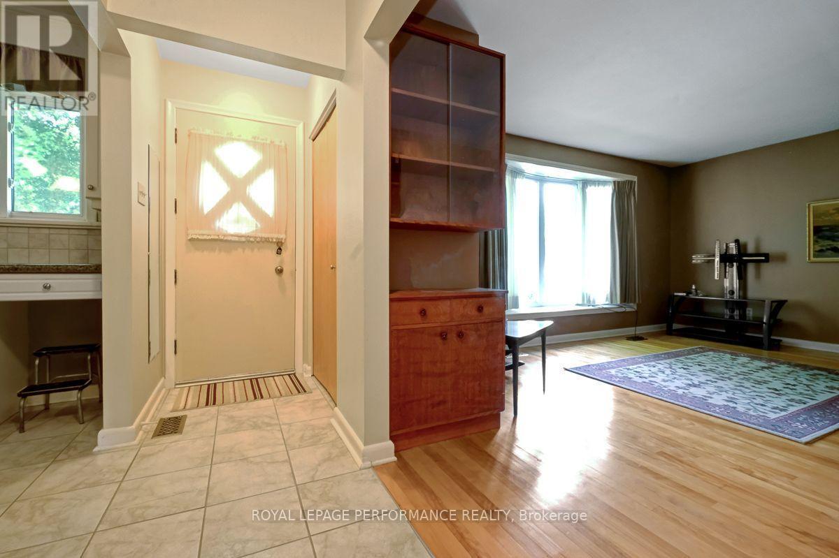 2038 Arch Street, Ottawa, ON - Indoor Photo Showing Other Room