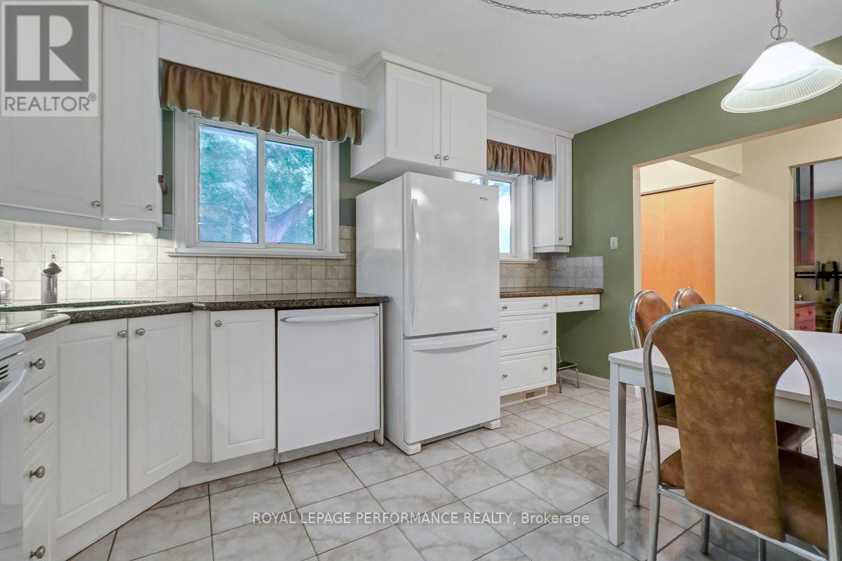 2038 Arch Street, Ottawa, ON - Indoor Photo Showing Kitchen