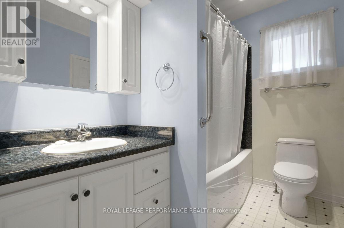 2038 Arch Street, Ottawa, ON - Indoor Photo Showing Bathroom