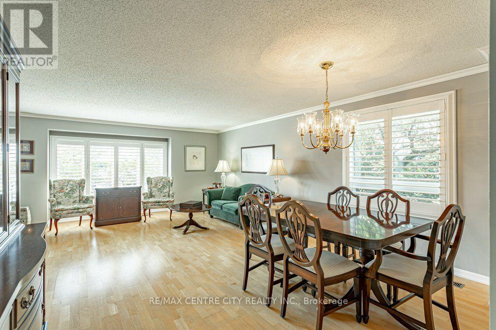 39 Bonnybank Court, Kitchener, ON - Indoor Photo Showing Dining Room