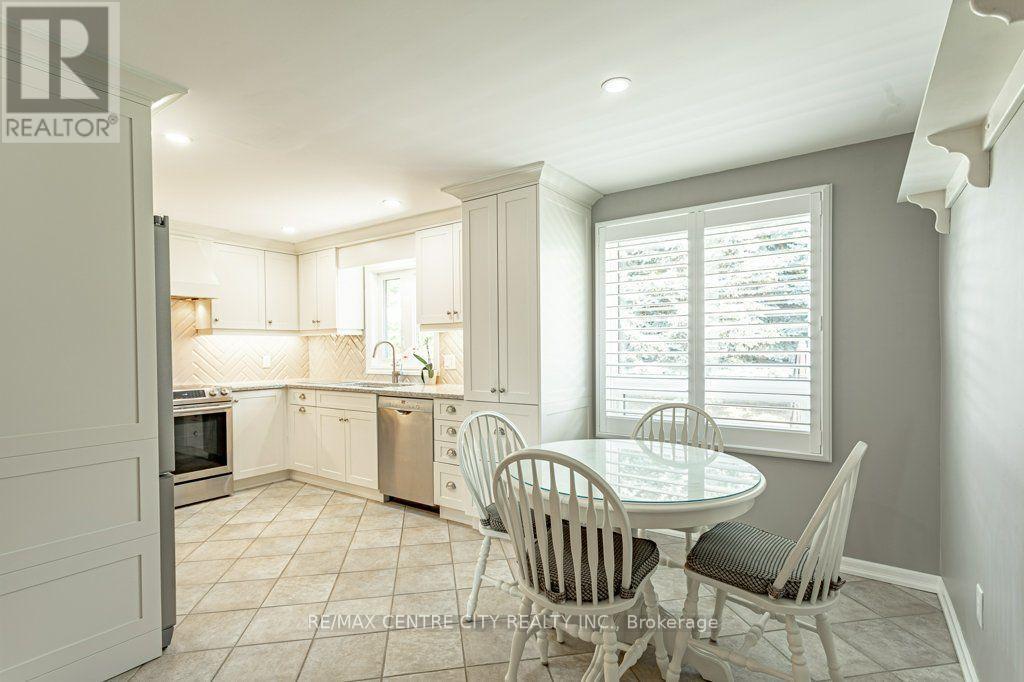 39 Bonnybank Court, Kitchener, ON - Indoor Photo Showing Dining Room