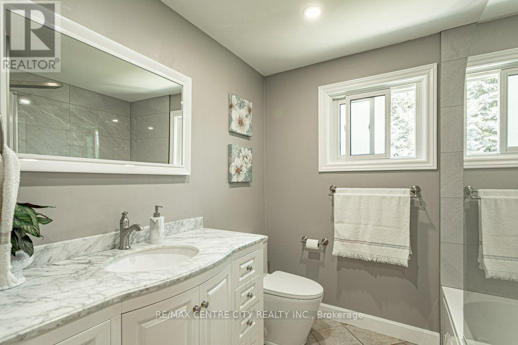39 Bonnybank Court, Kitchener, ON - Indoor Photo Showing Bathroom