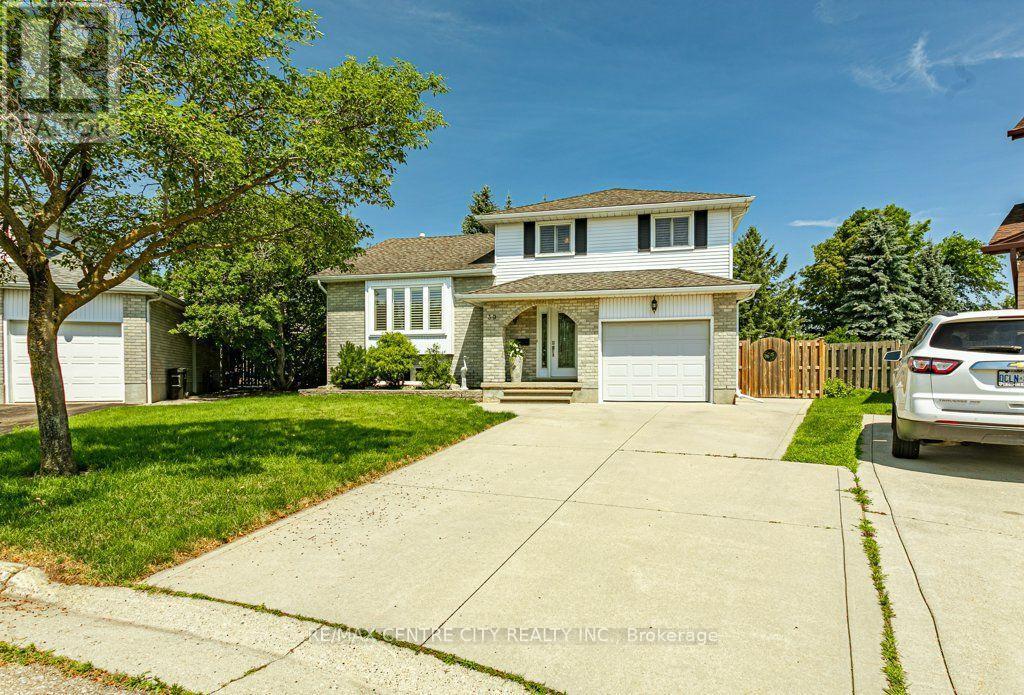 39 Bonnybank Court, Kitchener, ON - Outdoor With Facade