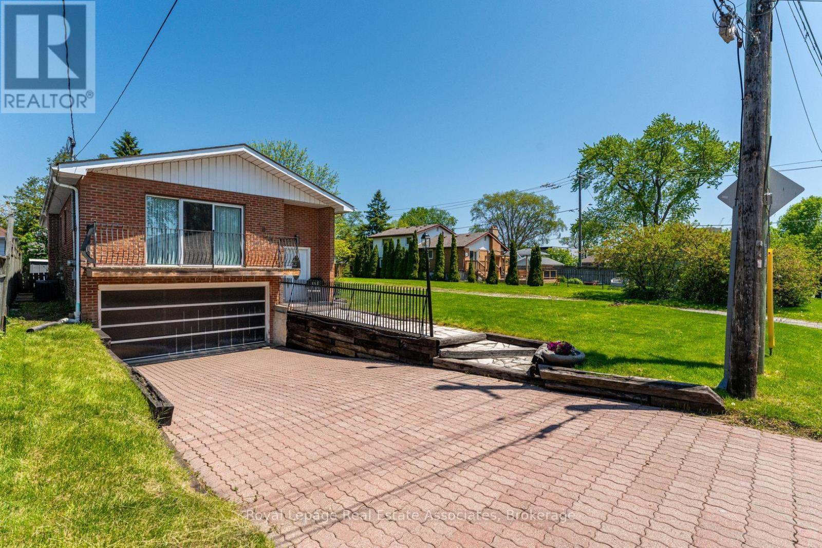 1069 Alexandra Avenue, Mississauga, ON - Outdoor With Deck Patio Veranda