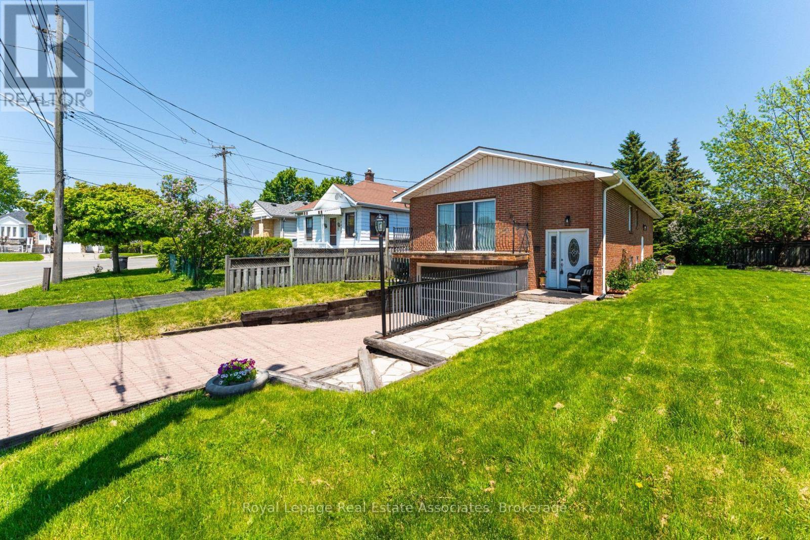 1069 Alexandra Avenue, Mississauga, ON - Outdoor