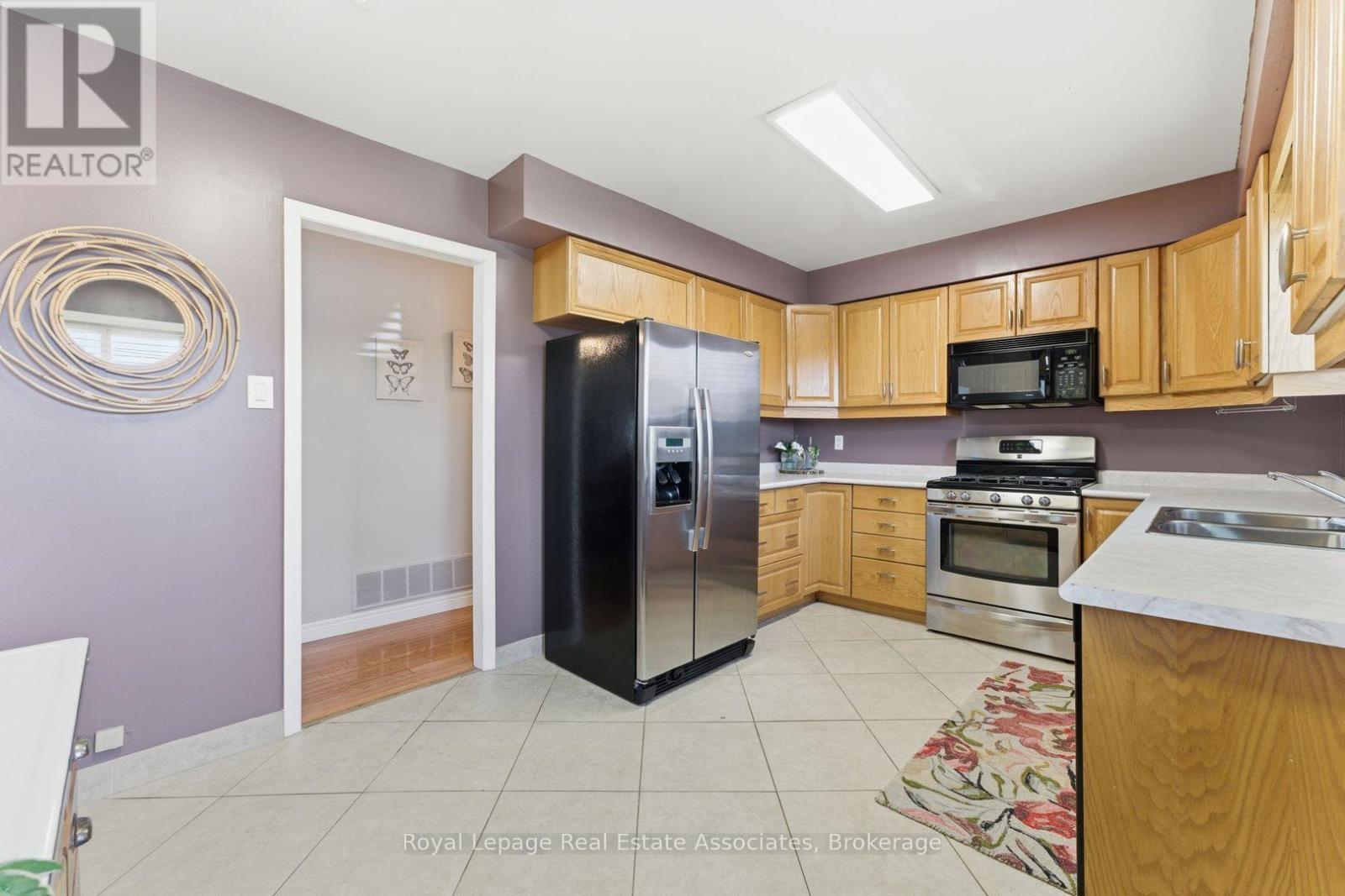 1069 Alexandra Avenue, Mississauga, ON - Indoor Photo Showing Kitchen With Double Sink