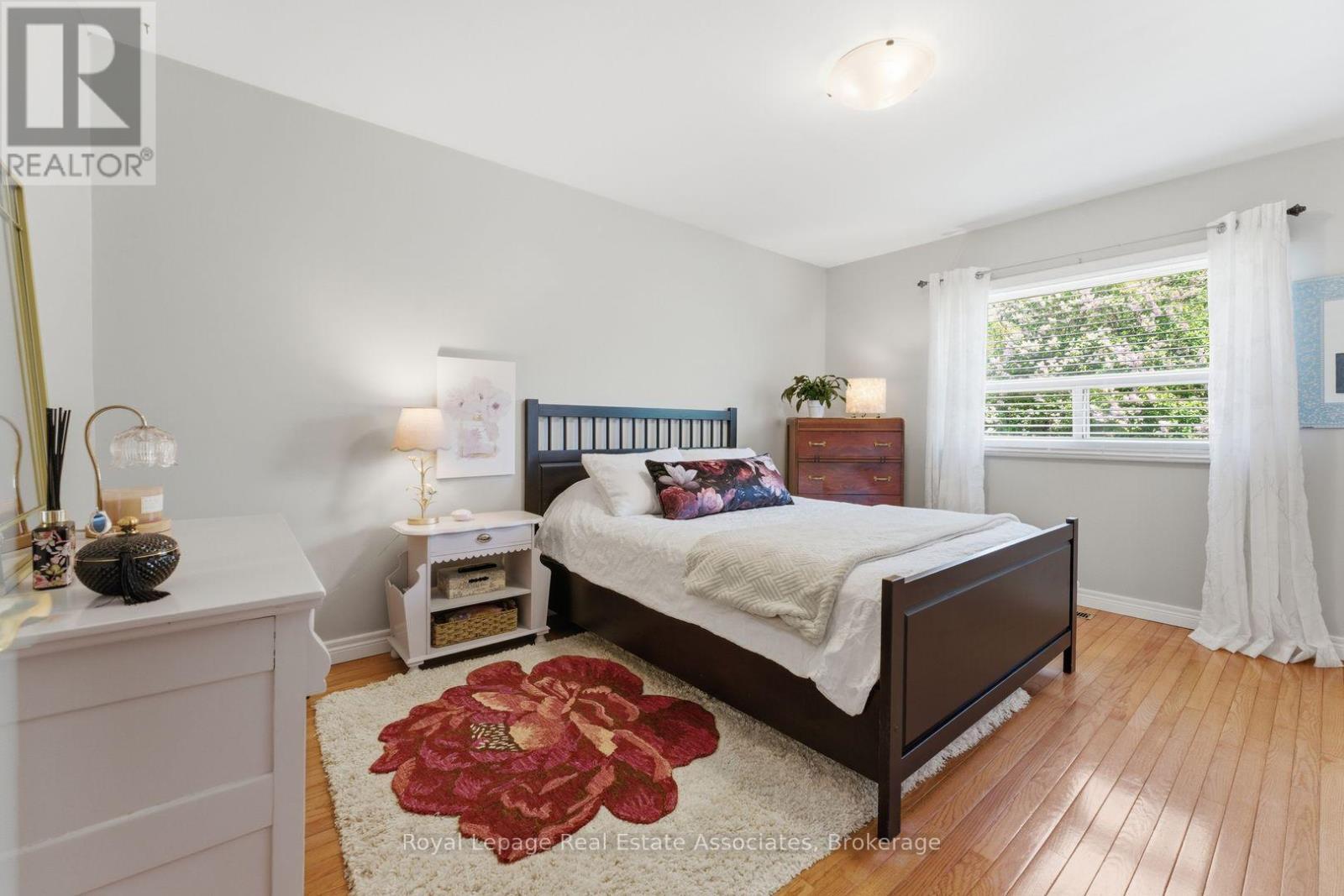 1069 Alexandra Avenue, Mississauga, ON - Indoor Photo Showing Bedroom