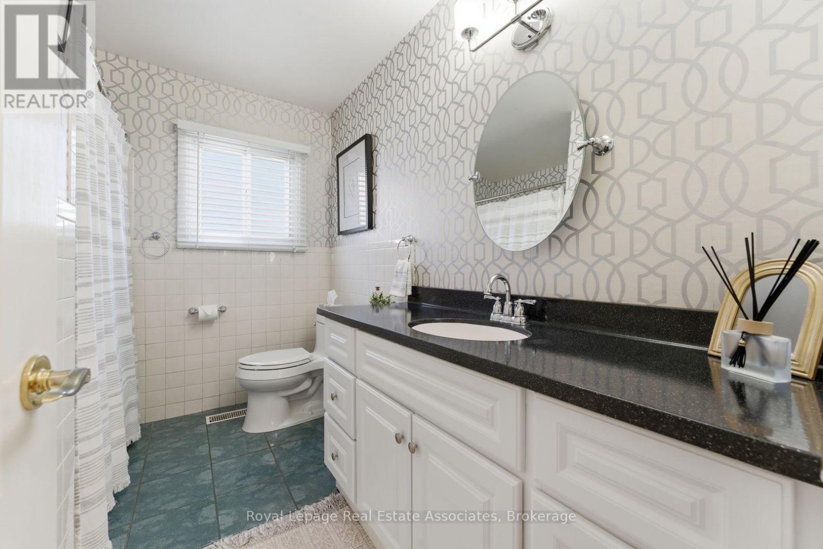 1069 Alexandra Avenue, Mississauga, ON - Indoor Photo Showing Bathroom