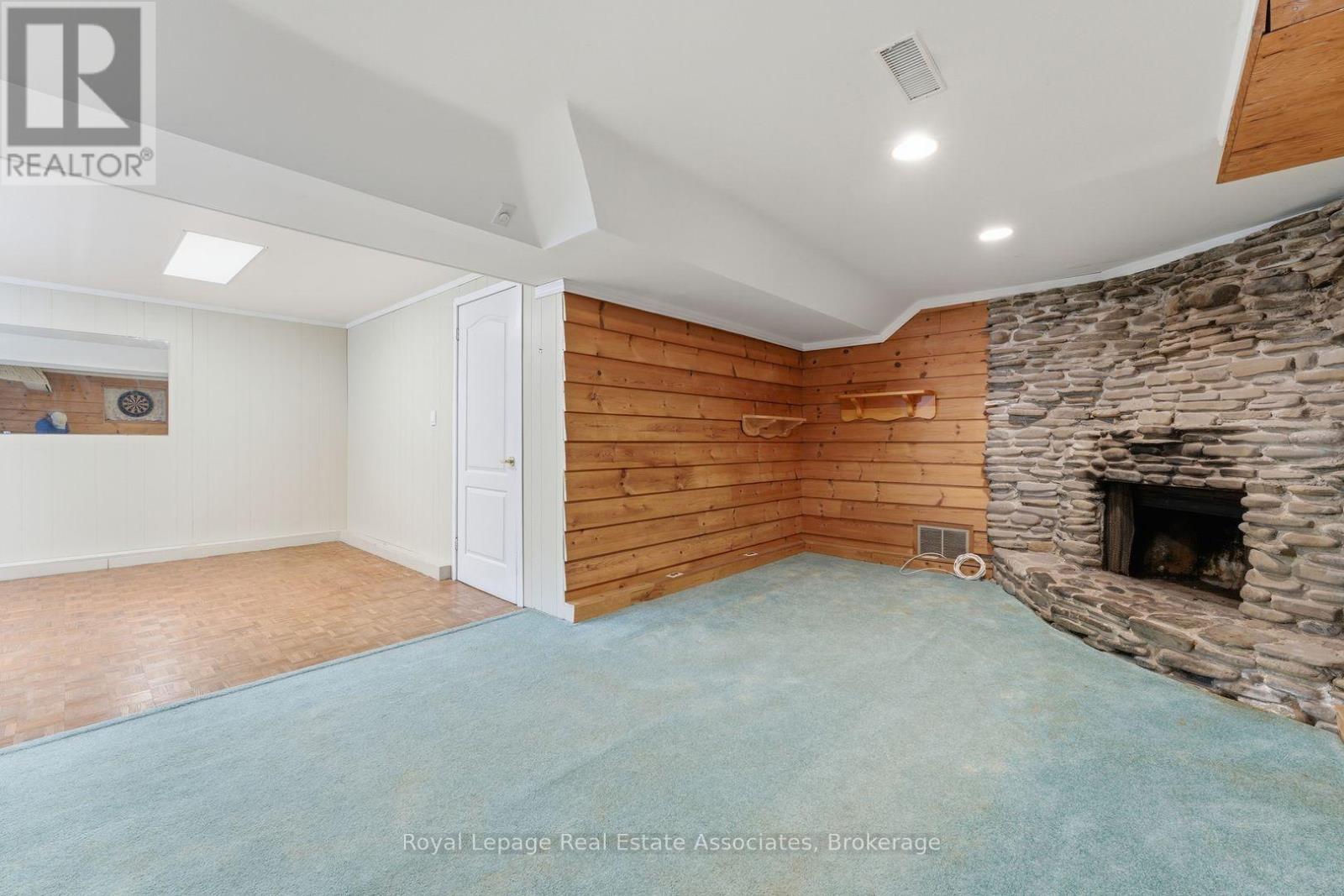 1069 Alexandra Avenue, Mississauga, ON - Indoor With Fireplace