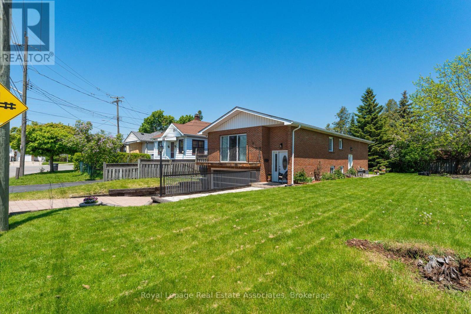 1069 Alexandra Avenue, Mississauga, ON - Outdoor