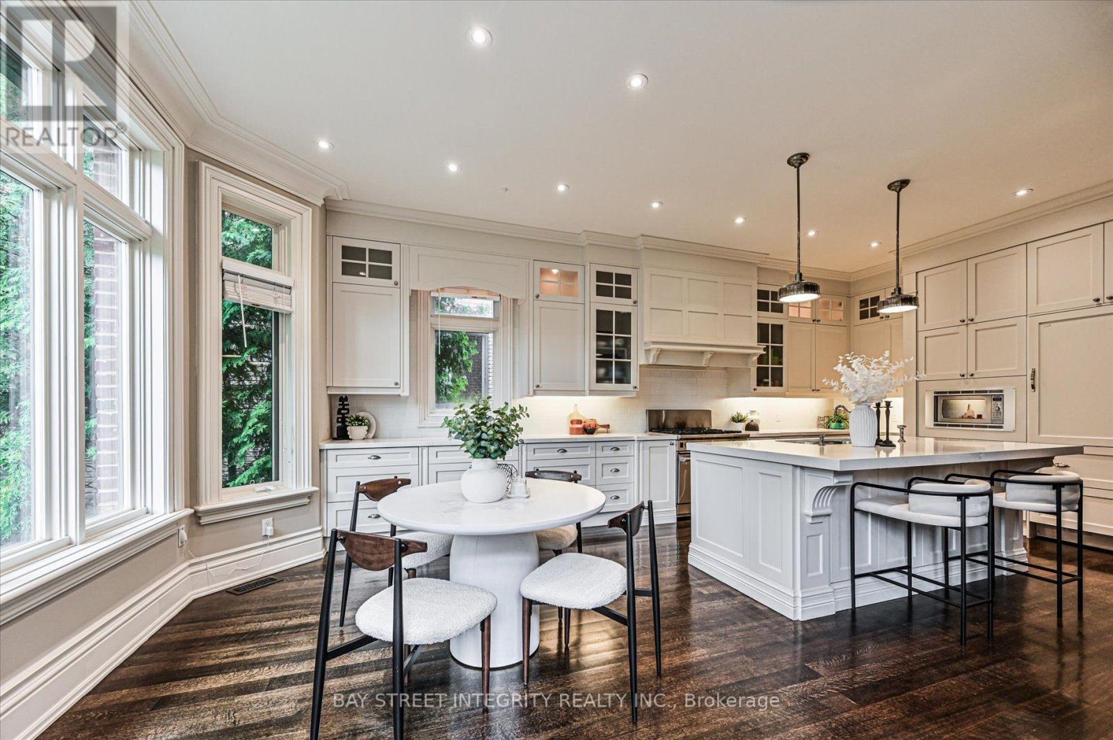 5 Westgrove Crescent, Toronto, ON - Indoor