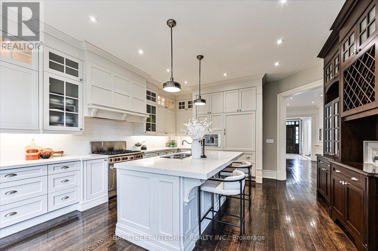 5 Westgrove Crescent, Toronto, ON - Indoor Photo Showing Kitchen With Double Sink With Upgraded Kitchen