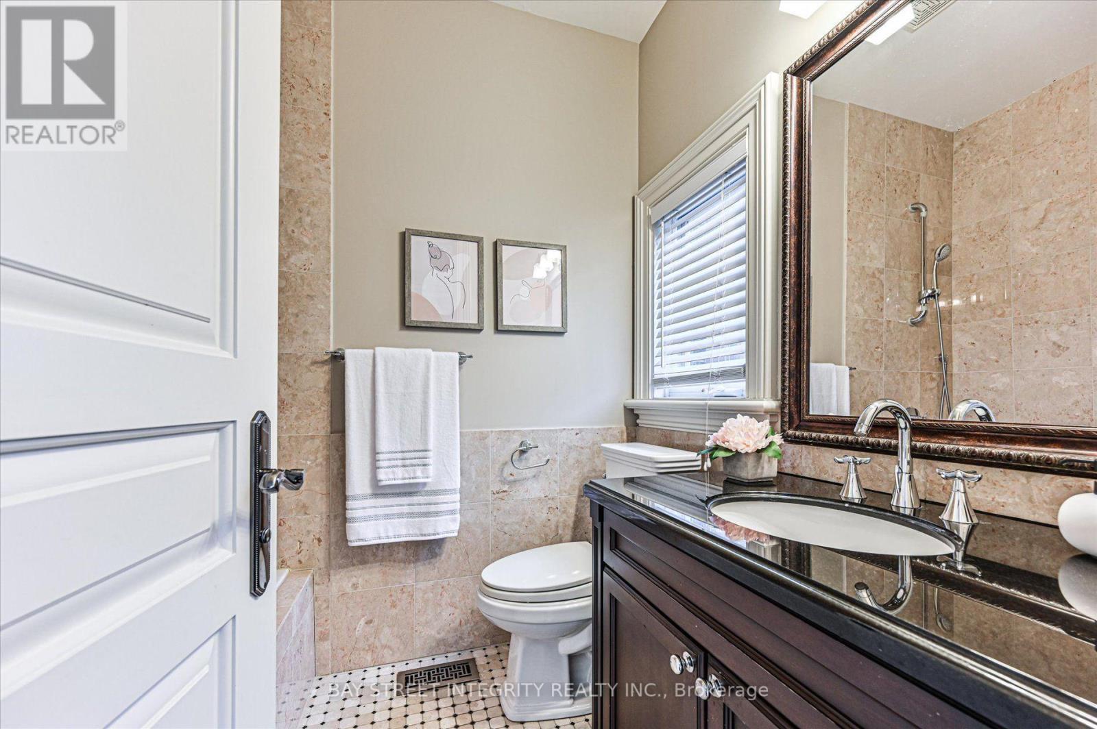5 Westgrove Crescent, Toronto, ON - Indoor Photo Showing Bathroom