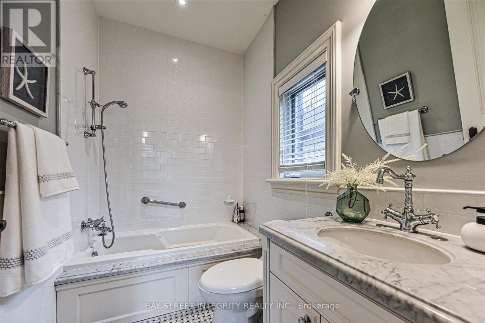 5 Westgrove Crescent, Toronto, ON - Indoor Photo Showing Bathroom